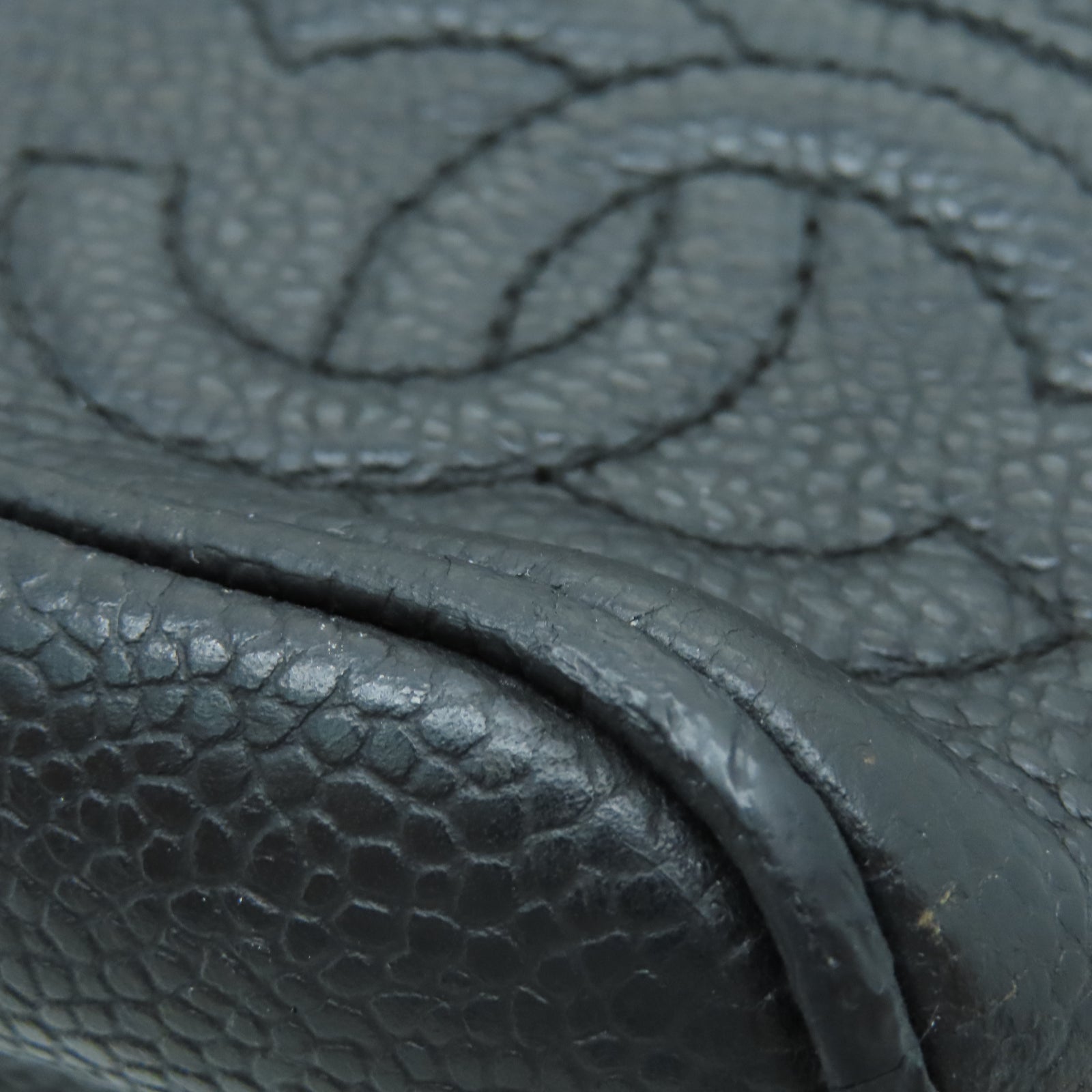 CHANEL Caviar皮革Vintage Backpack金扣鏈帶背包黑色