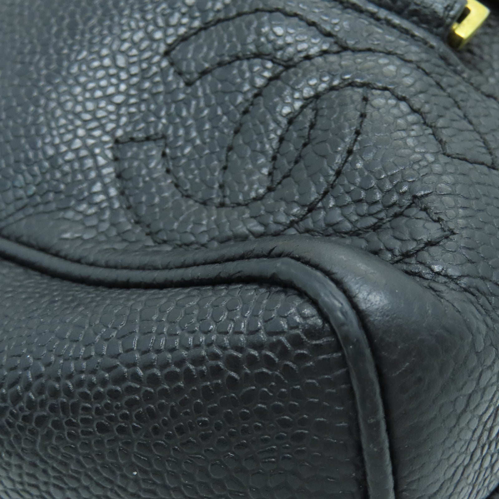 CHANEL Caviar皮革Vintage Backpack金扣鏈帶背包黑色