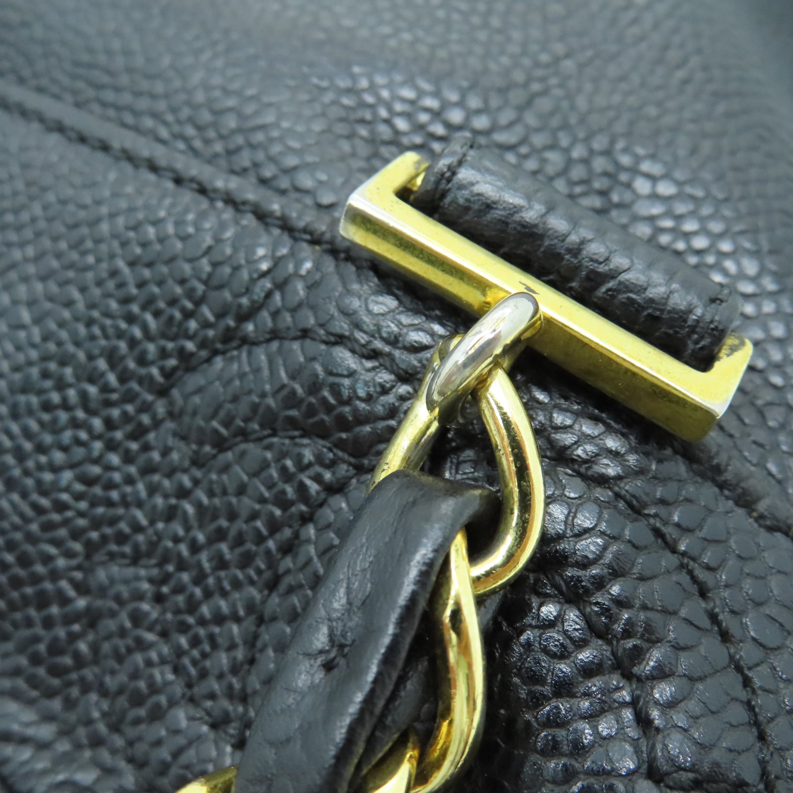 CHANEL Caviar皮革Vintage Backpack金扣鏈帶背包黑色