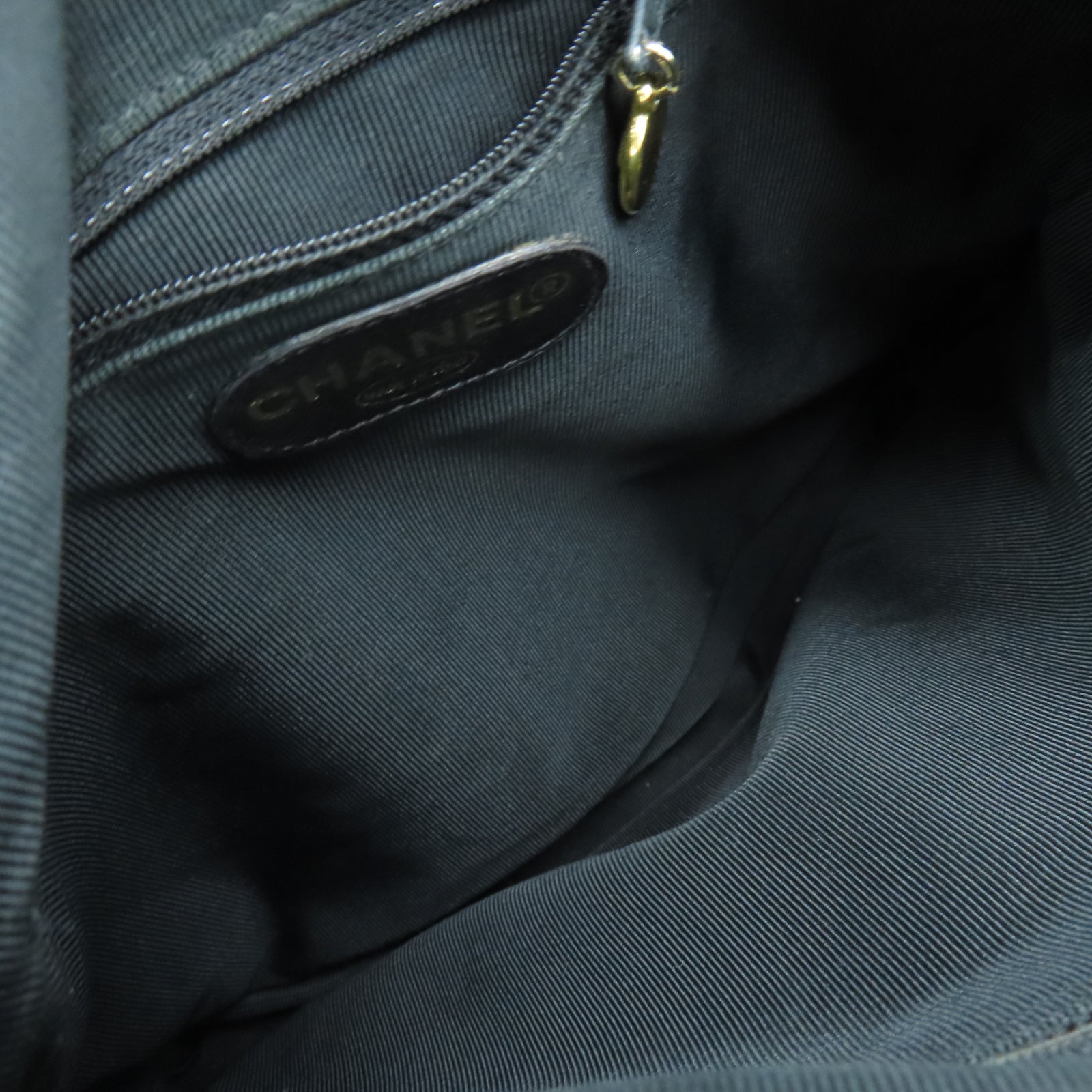 CHANEL Caviar皮革Vintage Backpack金扣鏈帶背包黑色