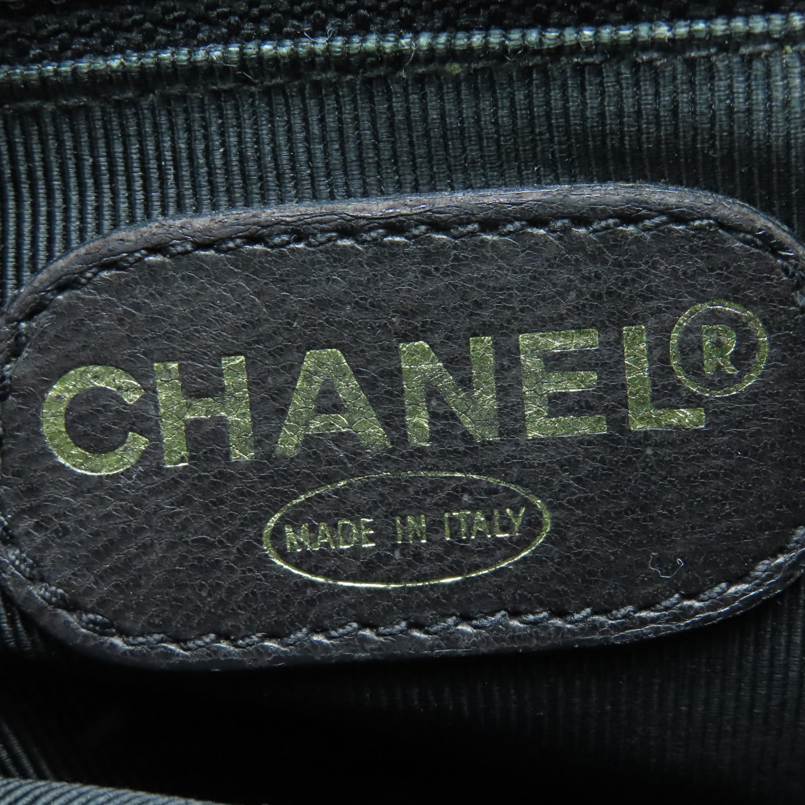 CHANEL Caviar皮革Vintage Backpack金扣鏈帶背包黑色