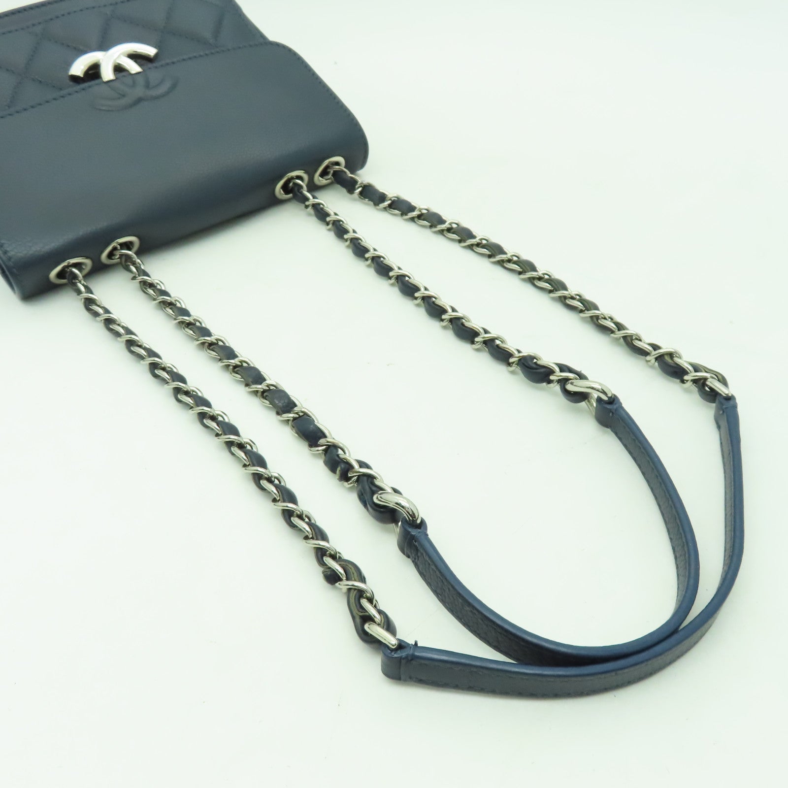 CHANEL 菱格Caviar皮革Chain Shoulder銀扣鏈帶肩背袋藍色