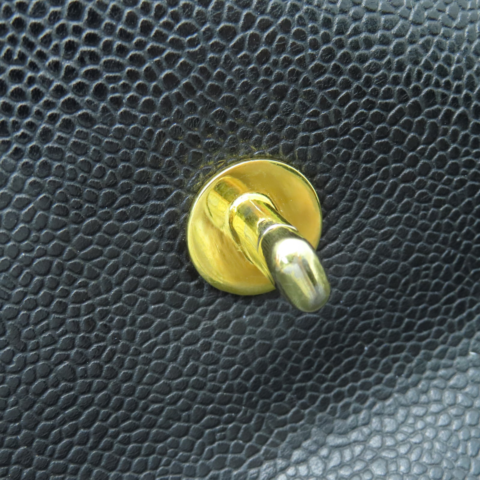 CHANEL Caviar皮革Vintage Backpack金扣鏈帶背包黑色