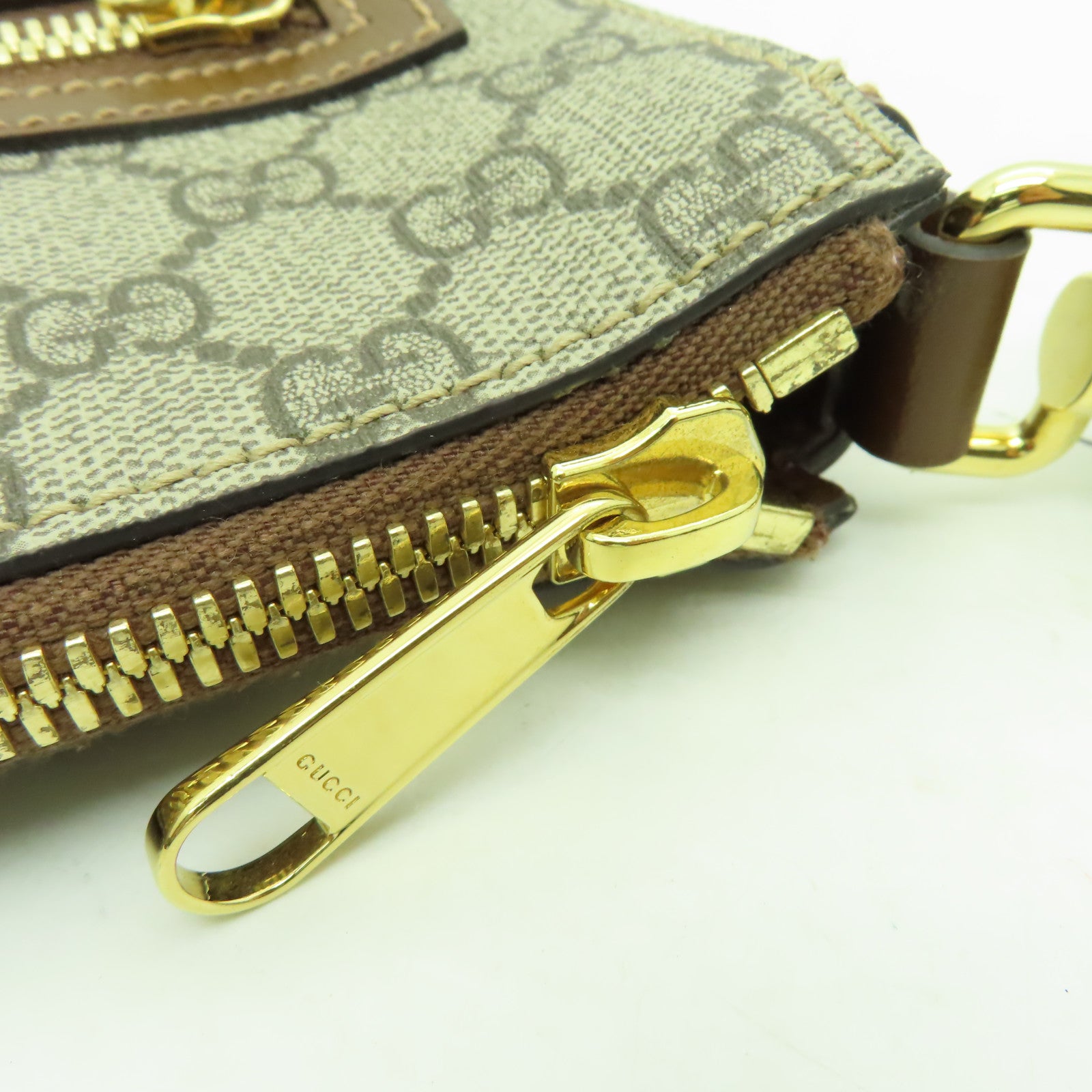 GUCCI 塗層帆布GG Supreme金扣肩背袋啡色