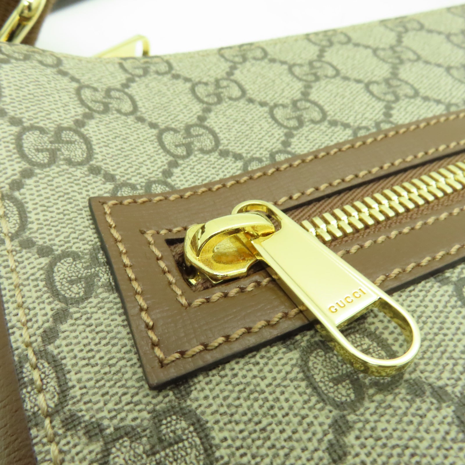 GUCCI 塗層帆布GG Supreme金扣肩背袋啡色