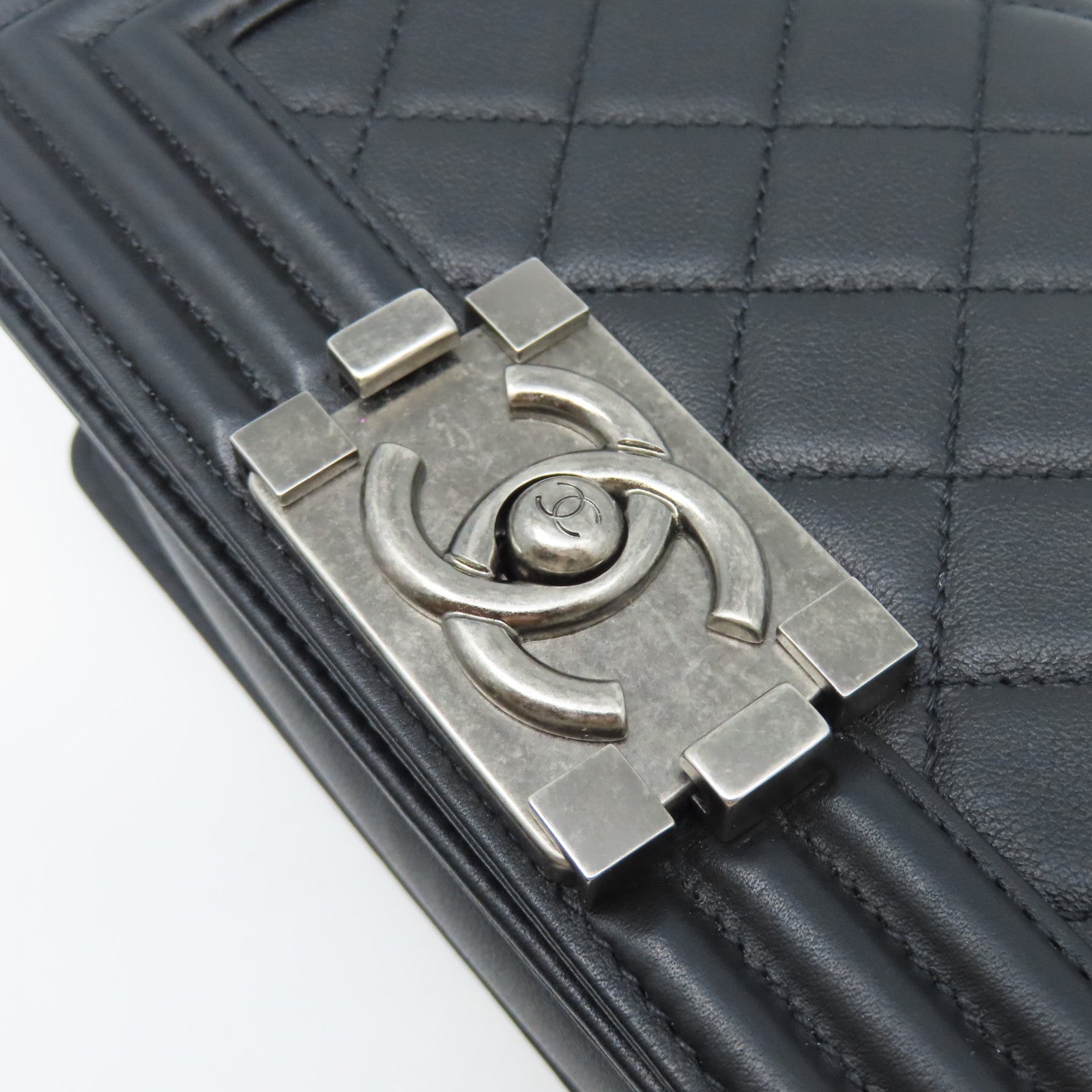 CHANEL 菱格羊皮皮革Boy Chanel銀扣鏈帶肩背袋黑色
