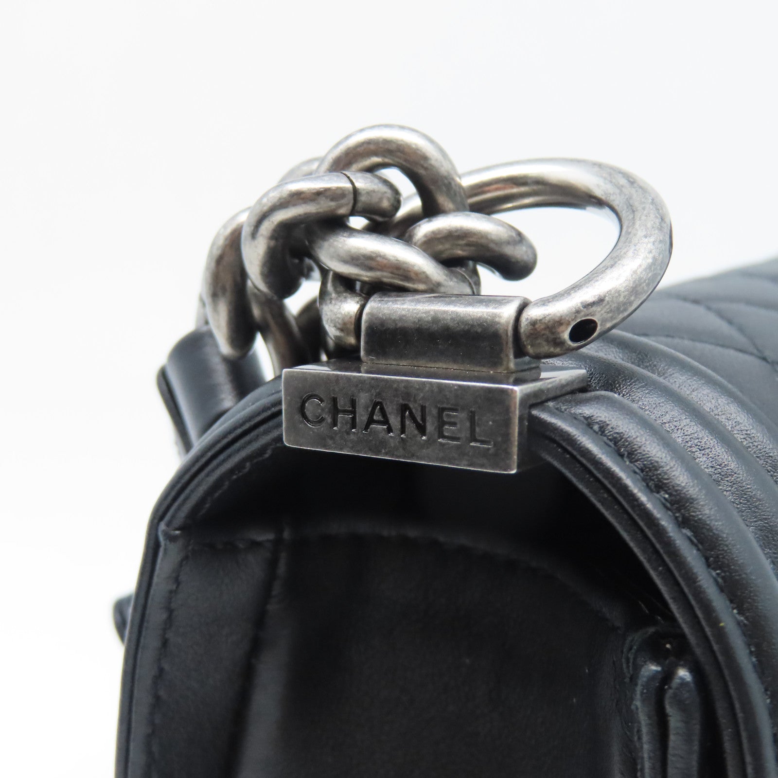 CHANEL 菱格羊皮皮革Boy Chanel銀扣鏈帶肩背袋黑色