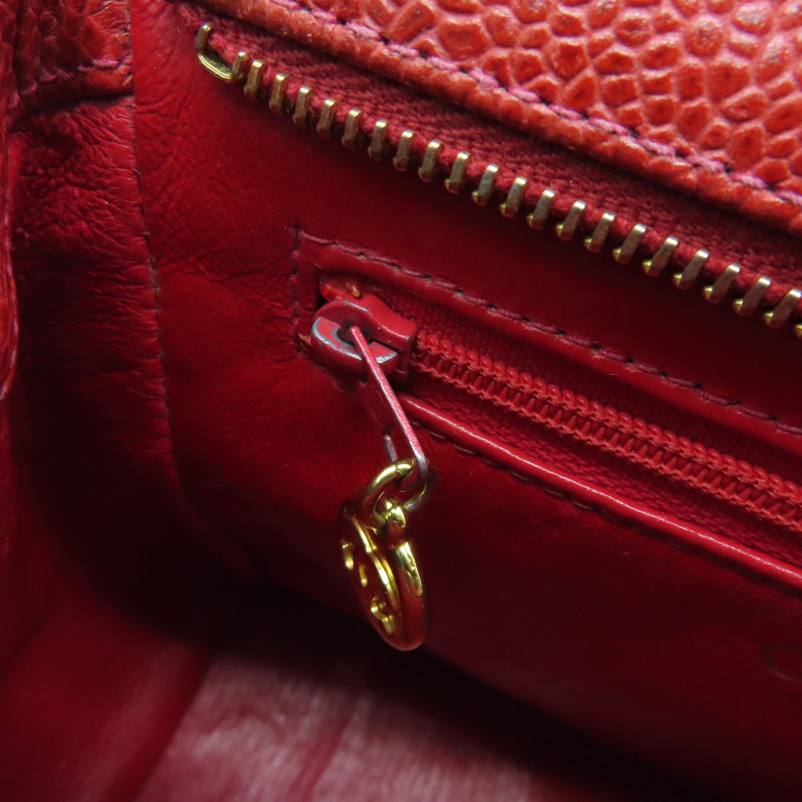 CHANEL cowhide leather Handbag gold buckle handle chain with shoulder bag red