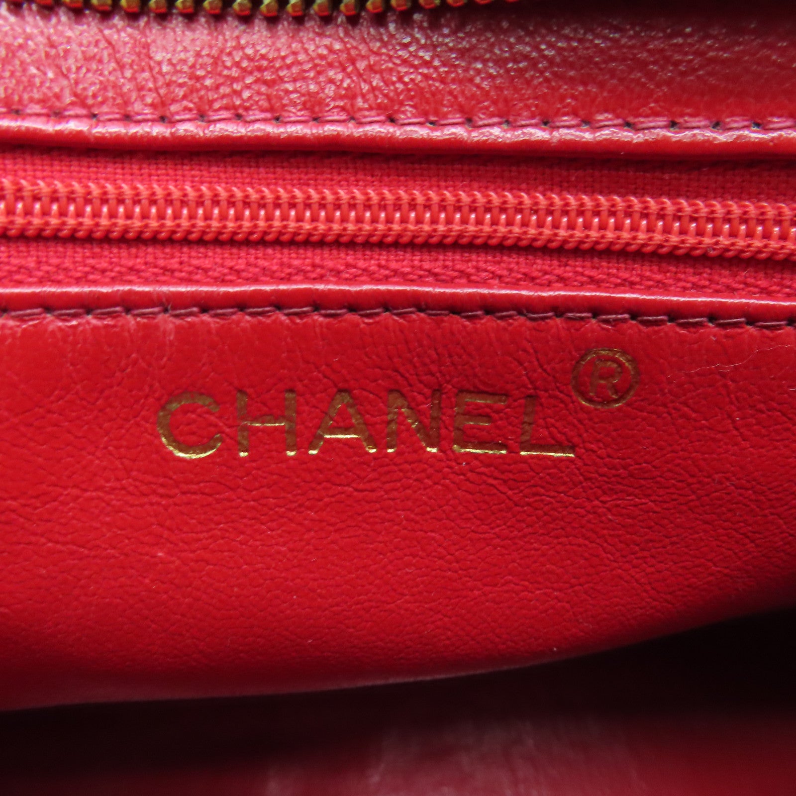 CHANEL cowhide leather Handbag gold buckle handle chain with shoulder bag red