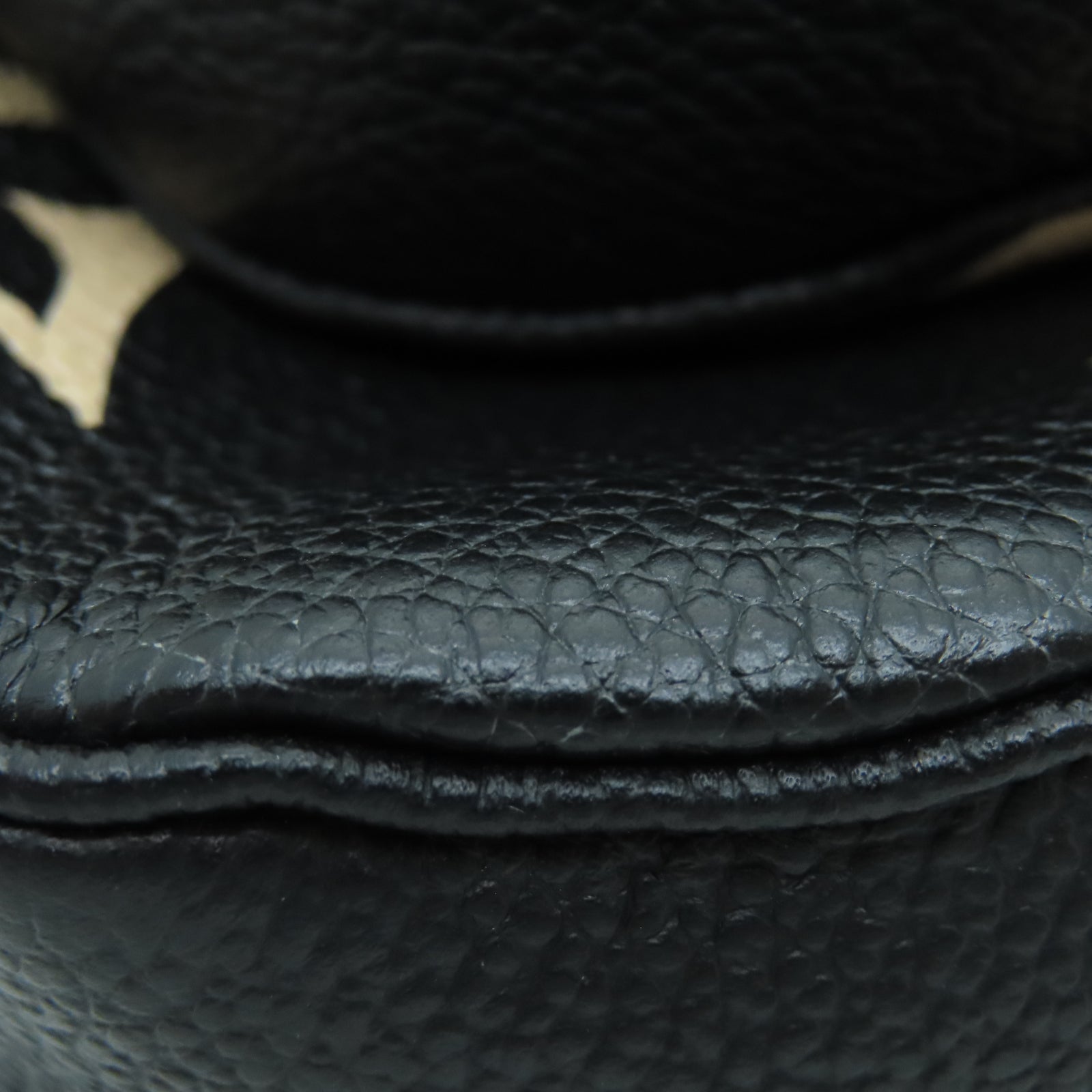 LOUIS VUITTON Mono Empreinte Multi Pochette Accessories金扣肩背袋黑色