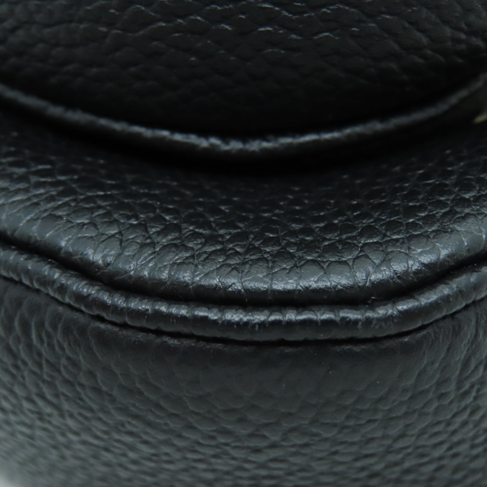 LOUIS VUITTON Mono Empreinte Multi Pochette Accessories金扣肩背袋黑色