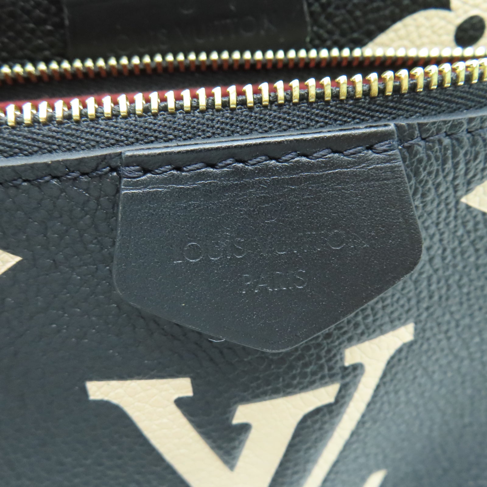 LOUIS VUITTON Mono Empreinte Multi Pochette Accessories金扣肩背袋黑色