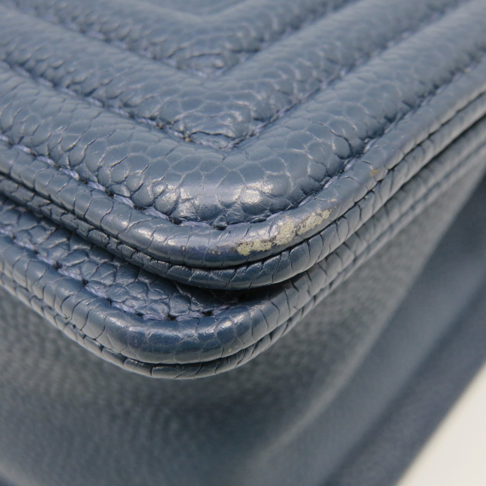 CHANEL 菱格Caviar皮革Boy Chanel Shoulder Bag金扣鏈帶肩背袋藍色