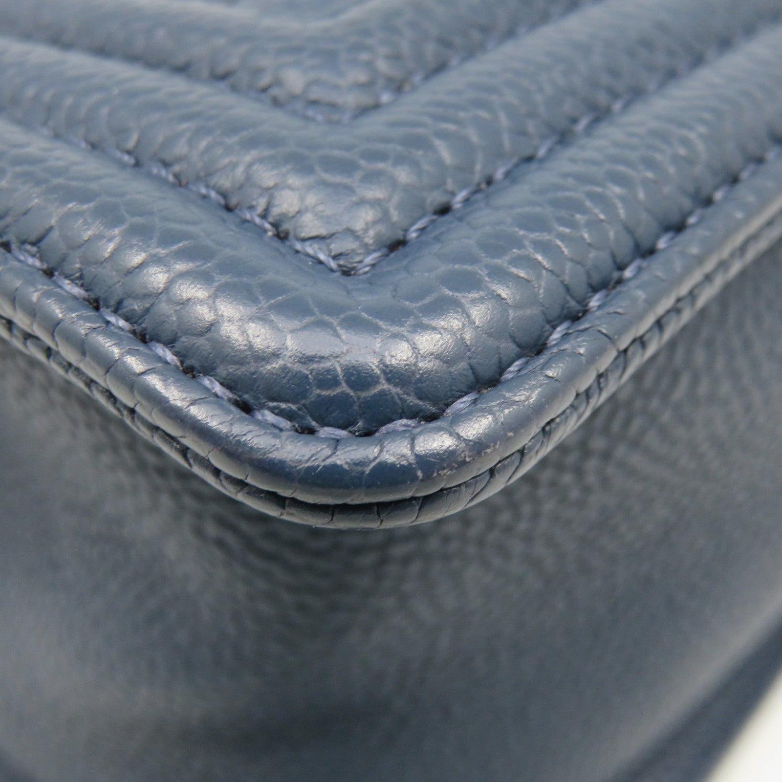 CHANEL 菱格Caviar皮革Boy Chanel Shoulder Bag金扣鏈帶肩背袋藍色