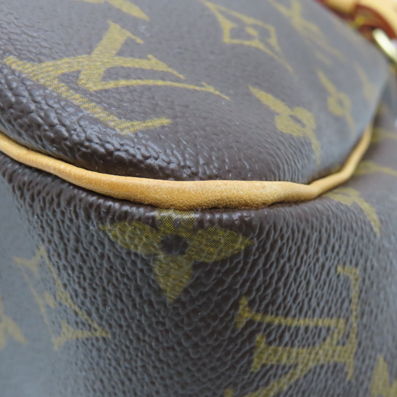 LOUIS VUITTON Monogram Batignolles Horizontal Gold Buckle Shoulder Bag Brown