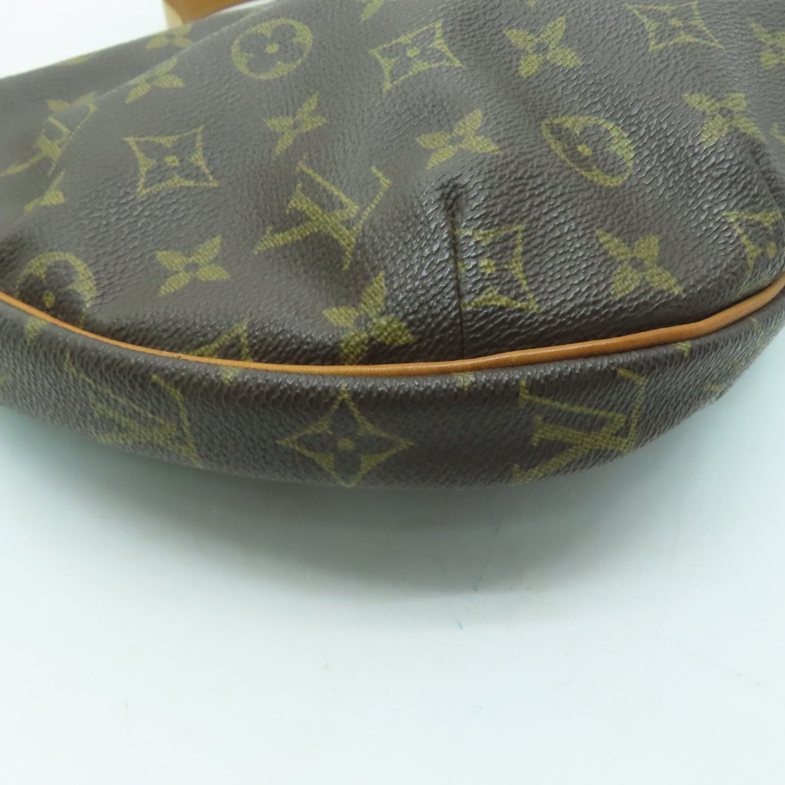 LOUIS VUITTON Monogram Croissant MM金扣肩背袋啡色
