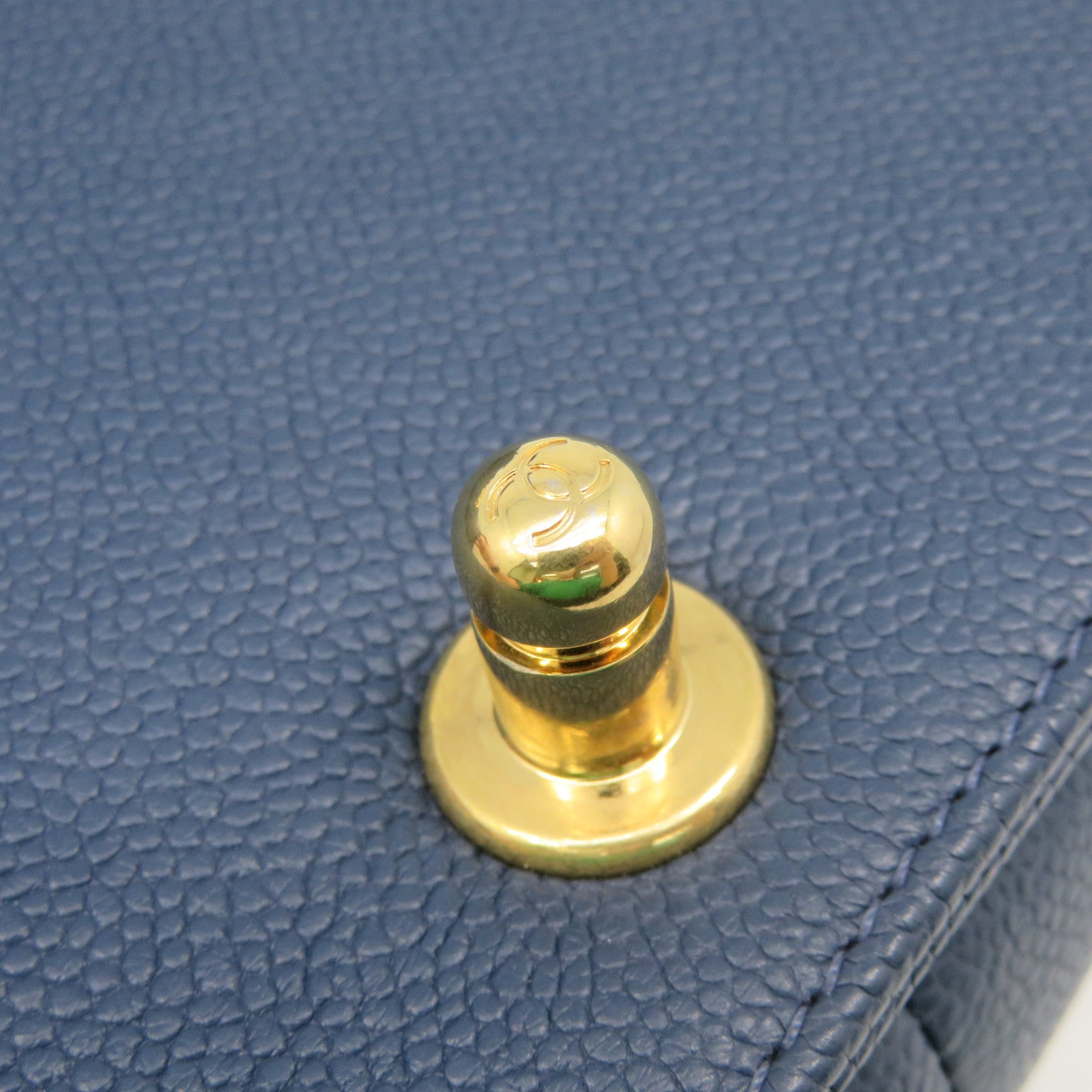 CHANEL 菱格Caviar皮革Boy Chanel Shoulder Bag金扣鏈帶肩背袋藍色