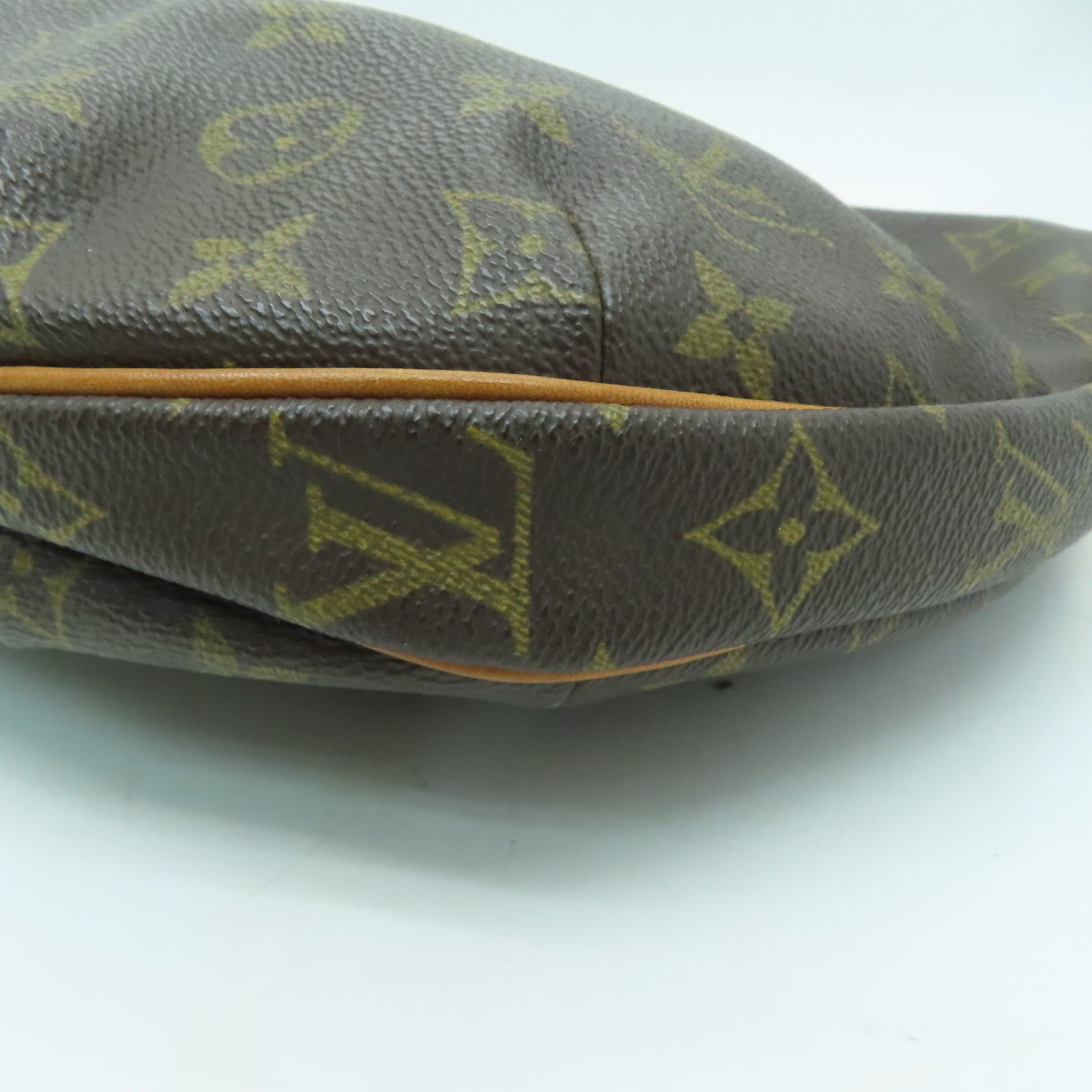 LOUIS VUITTON Monogram Croissant MM金扣肩背袋啡色
