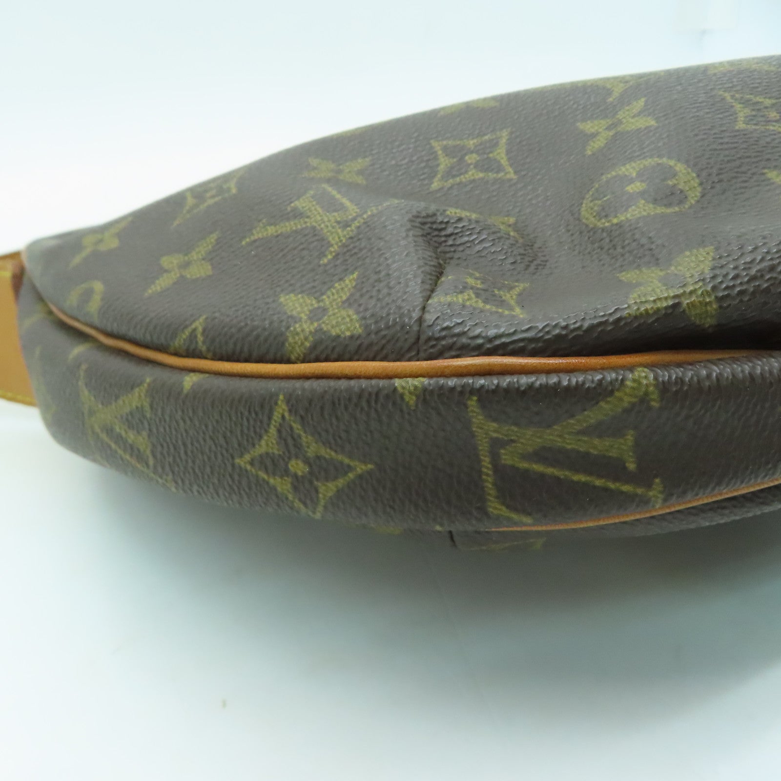 LOUIS VUITTON Monogram Croissant MM金扣肩背袋啡色