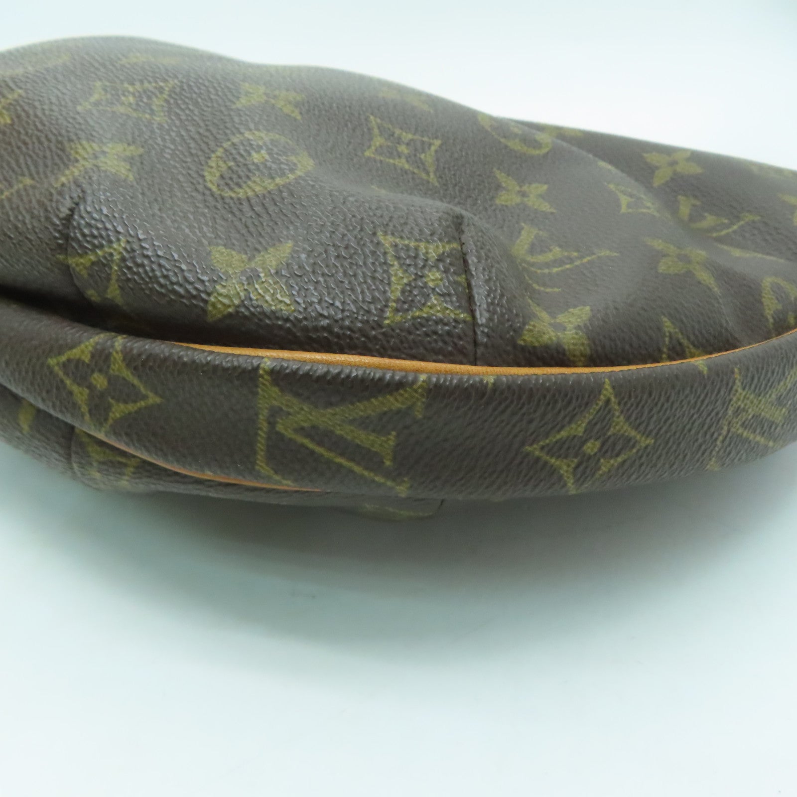 LOUIS VUITTON Monogram Croissant MM金扣肩背袋啡色
