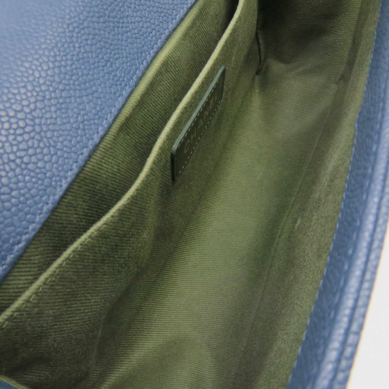 CHANEL 菱格Caviar皮革Boy Chanel Shoulder Bag金扣鏈帶肩背袋藍色