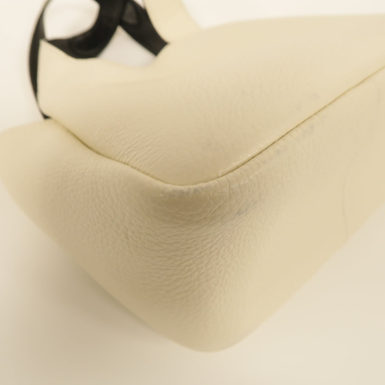 PRADA 牛皮皮革Handbag銀扣手挽袋白色