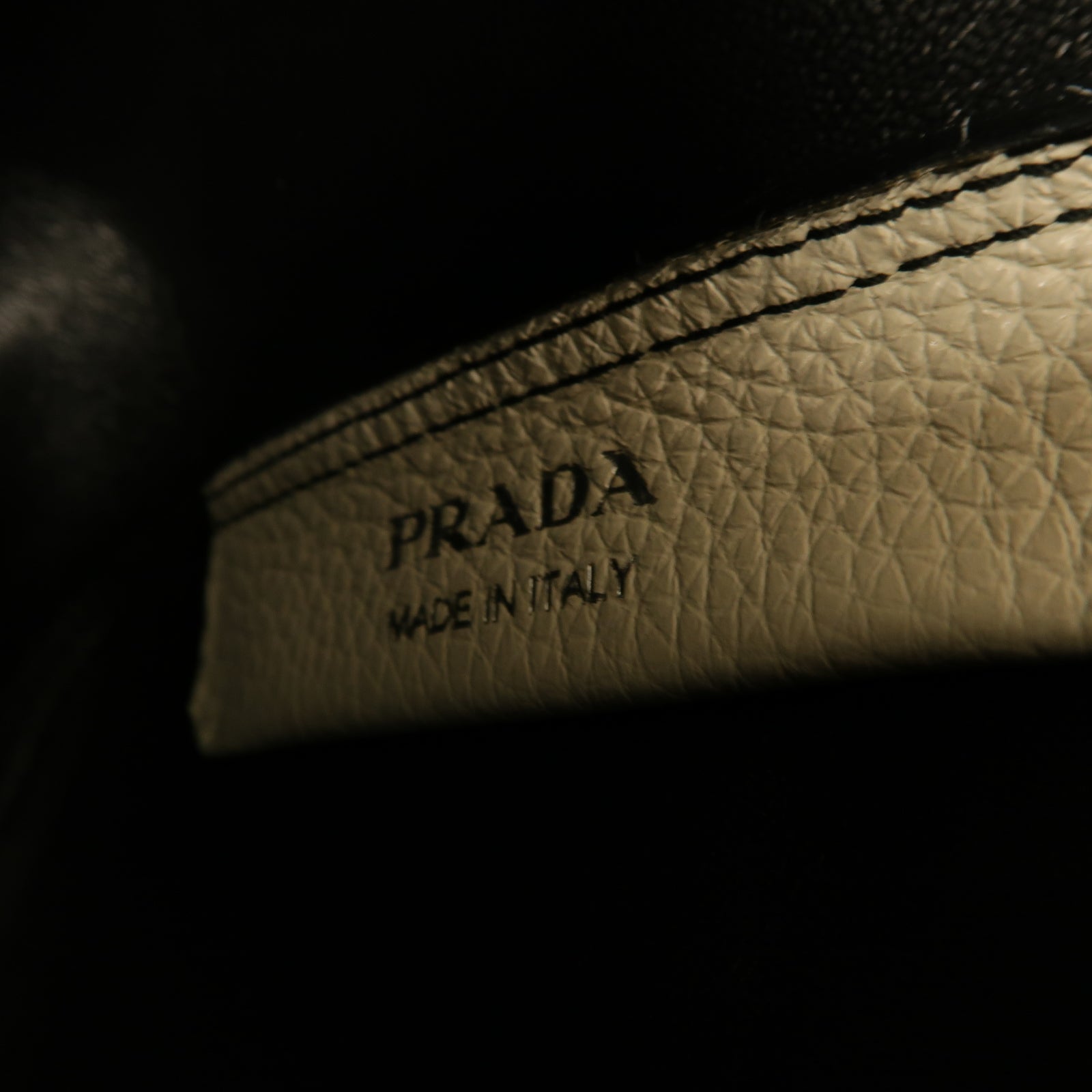 PRADA 牛皮皮革Handbag銀扣手挽袋白色