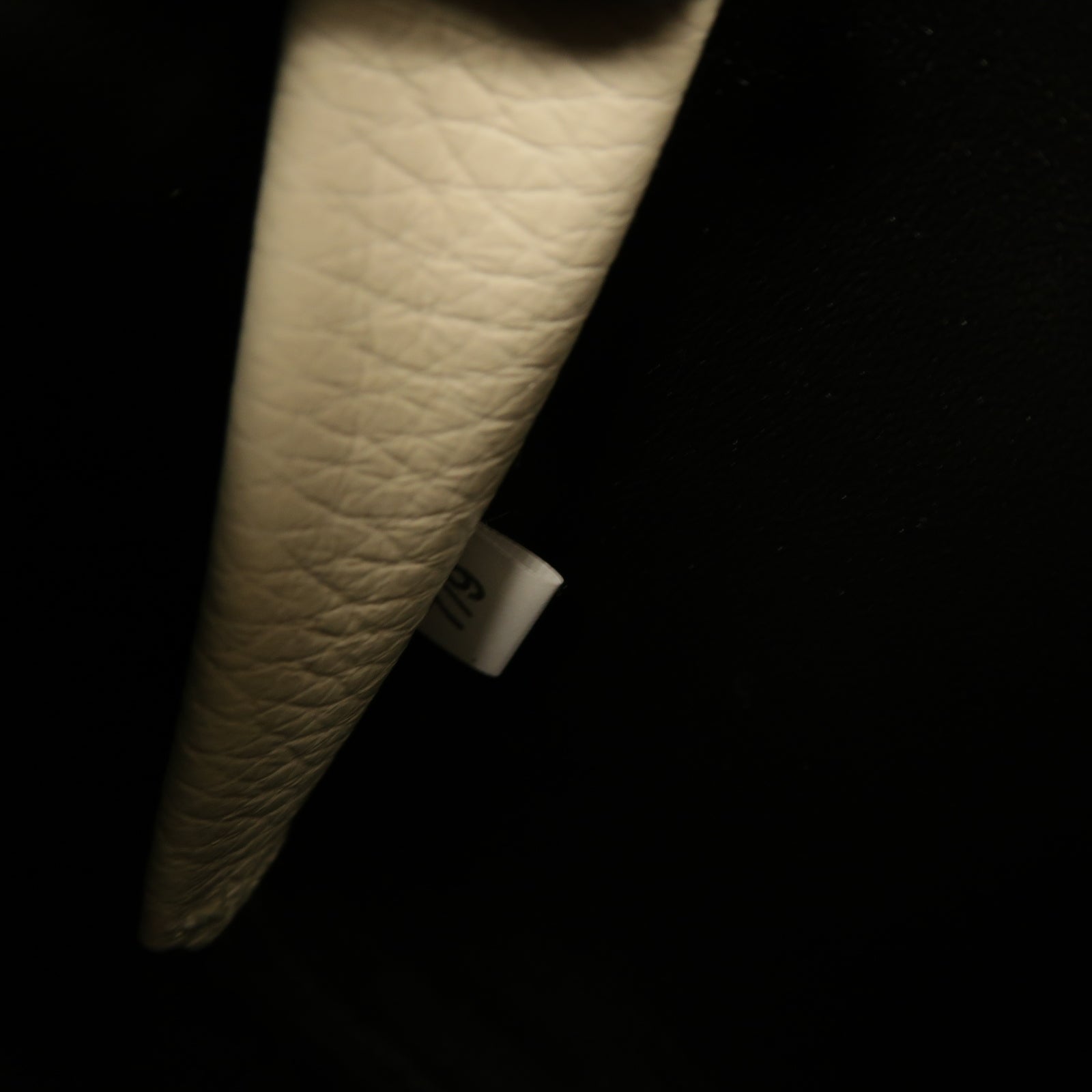 PRADA 牛皮皮革Handbag銀扣手挽袋白色