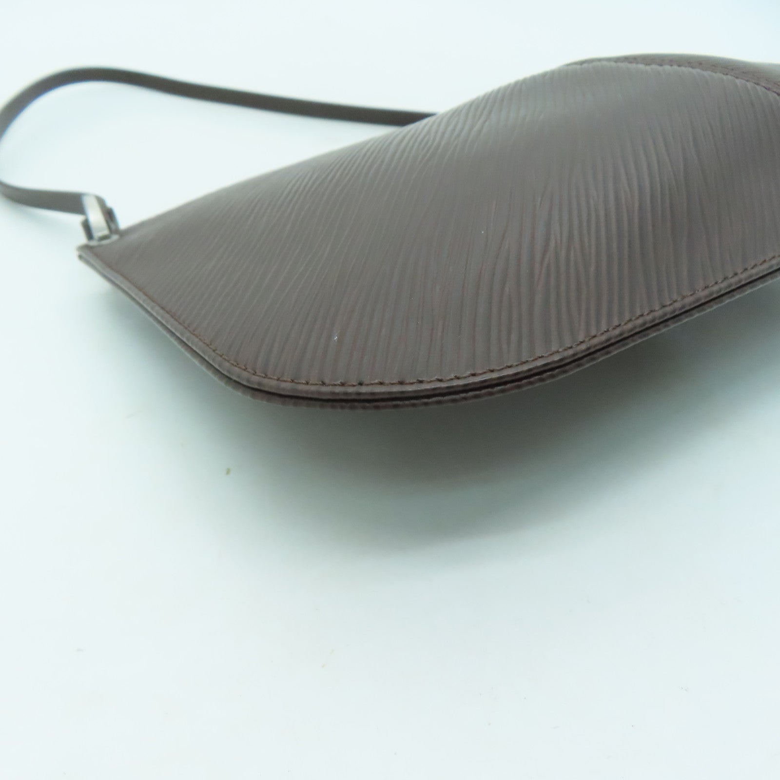 LOUIS VUITTON Epi Pochette Demi Lune銀扣手挽袋啡色