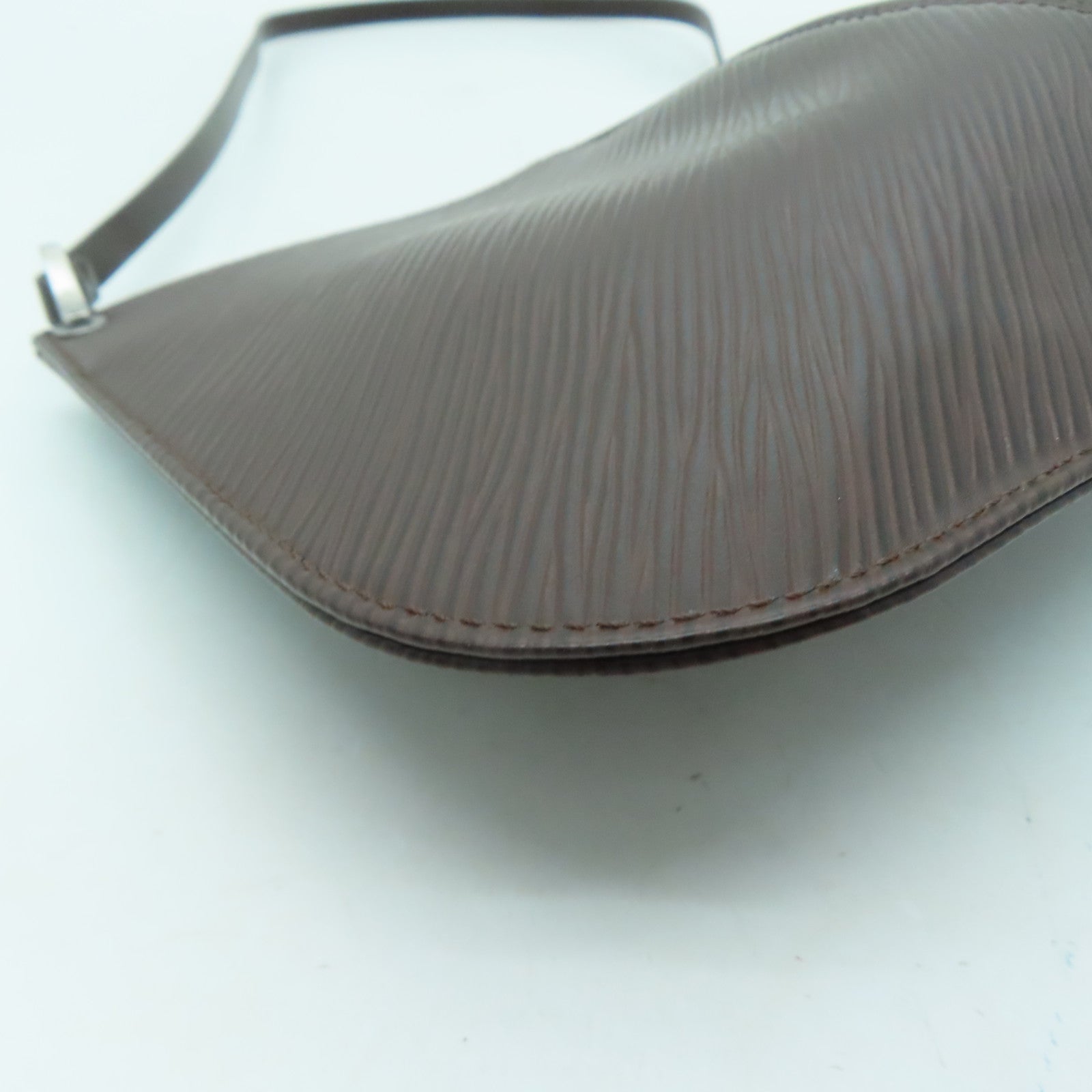 LOUIS VUITTON Epi Pochette Demi Lune銀扣手挽袋啡色