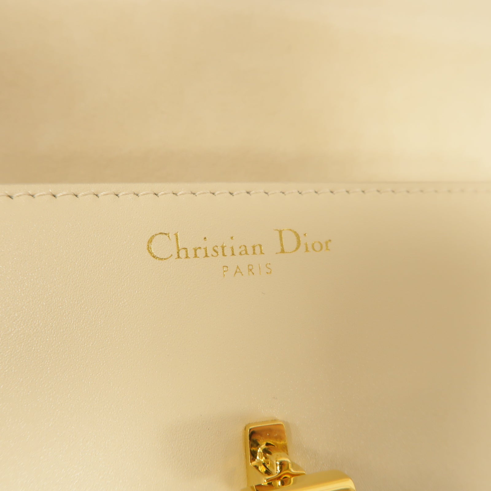 Dior 牛皮皮革30 Montaigne Avenue金扣鏈帶肩背袋白色