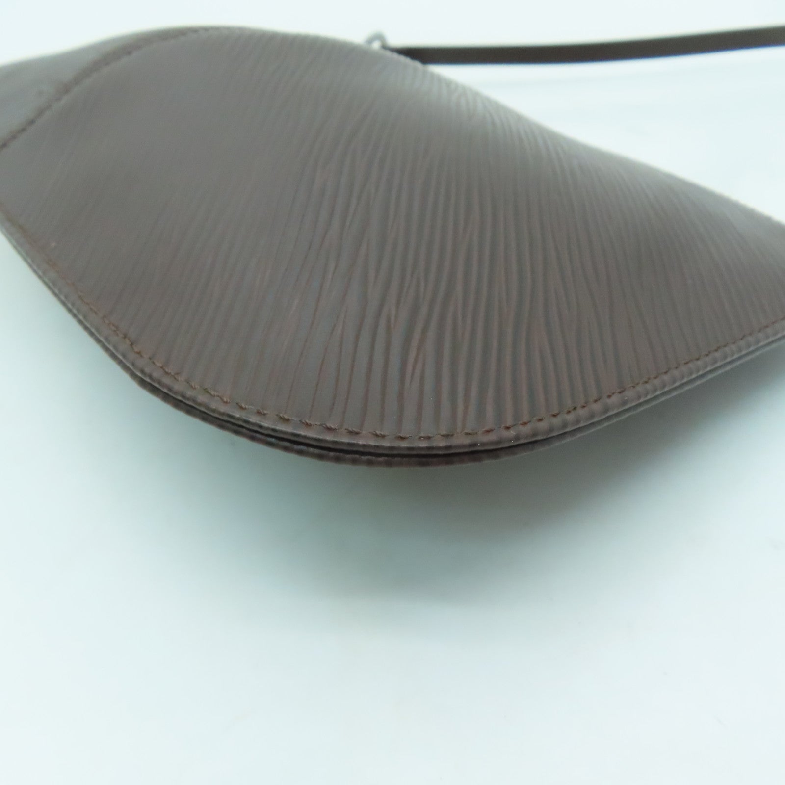 LOUIS VUITTON Epi Pochette Demi Lune銀扣手挽袋啡色