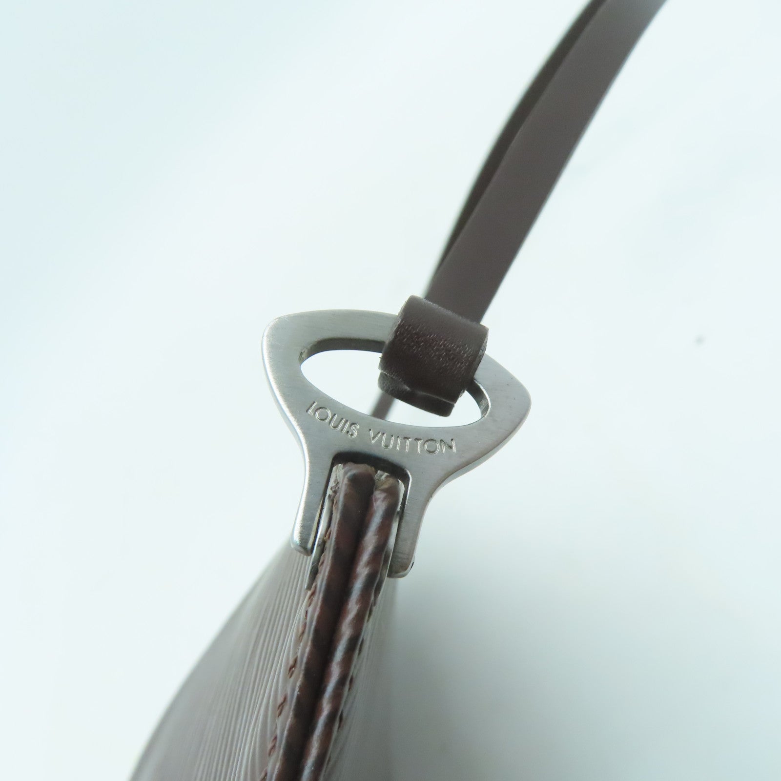 LOUIS VUITTON Epi Pochette Demi Lune銀扣手挽袋啡色