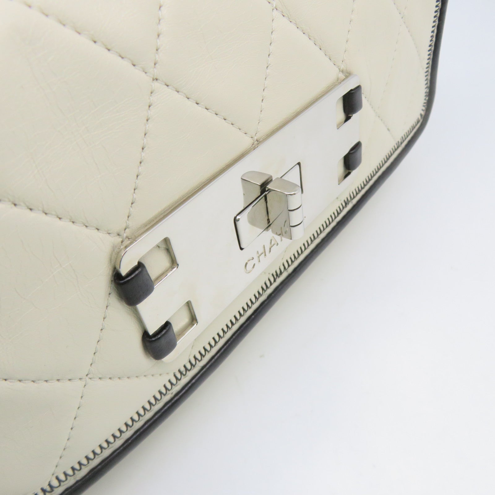 CHANEL 菱格牛皮皮革Chain Shoulder Bag銀扣鏈帶肩背袋米白色