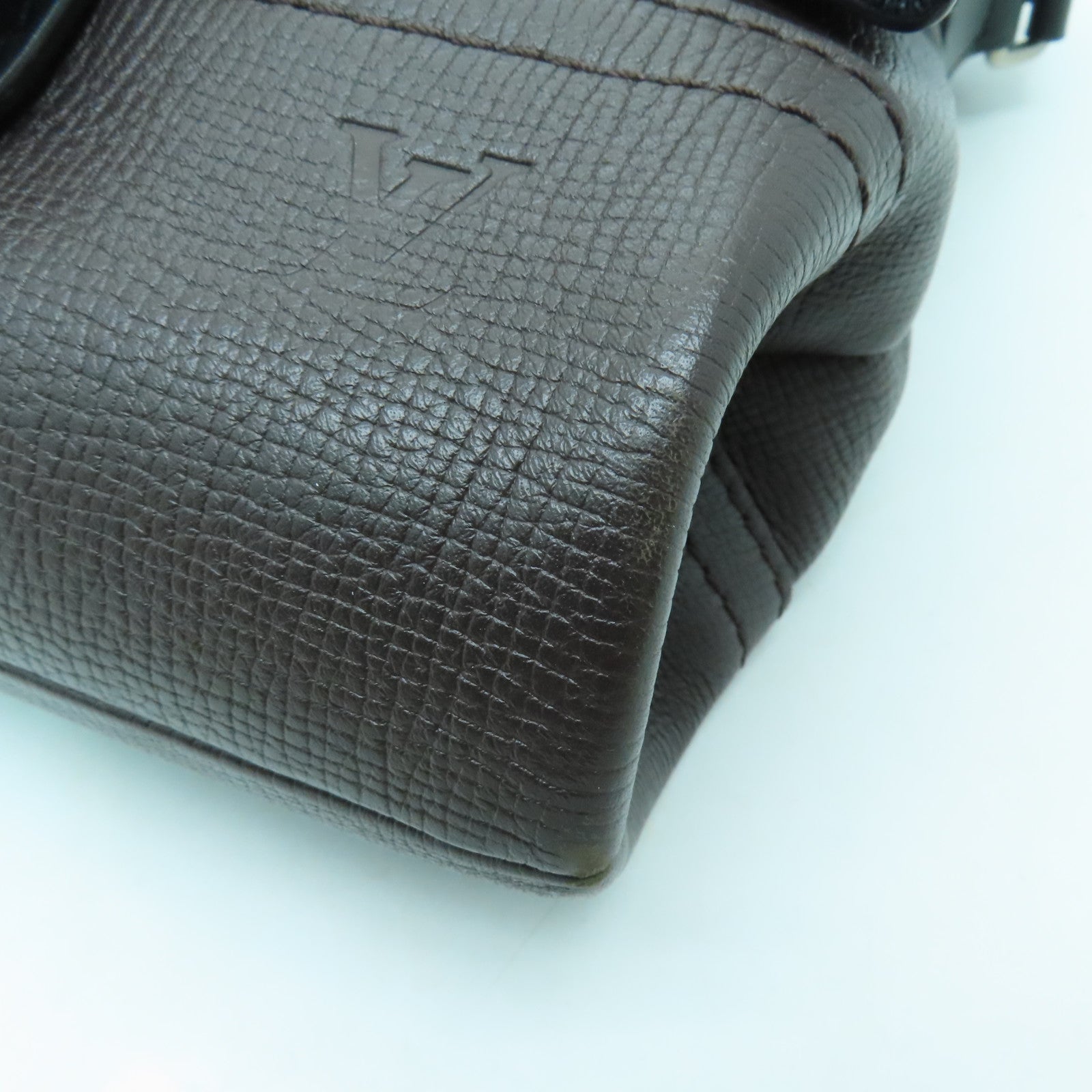 LOUIS VUITTON 牛皮皮革Canyon Messenger MM銀扣肩背袋啡色