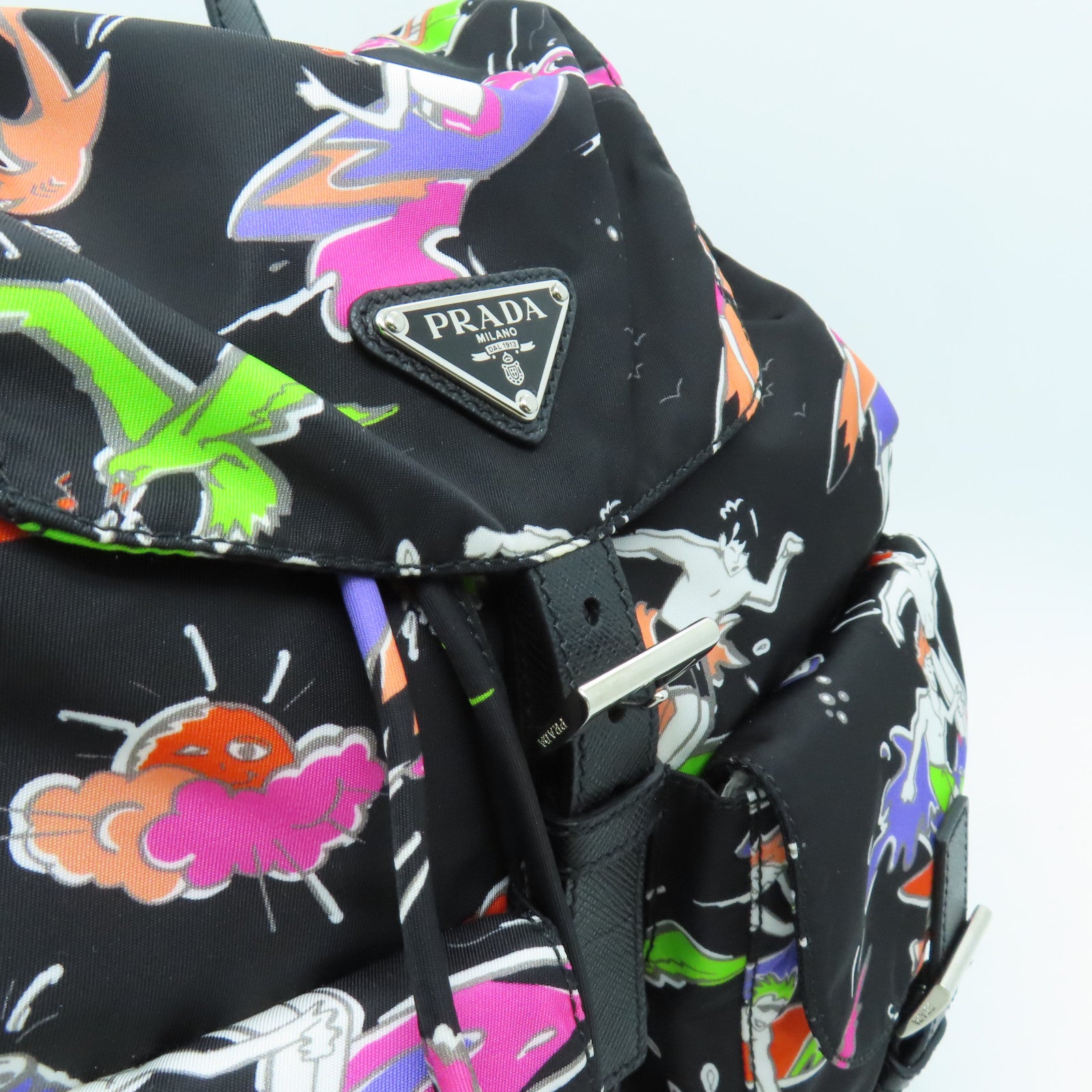 PRADA 尼龍Backpack銀扣背包黑色/多色