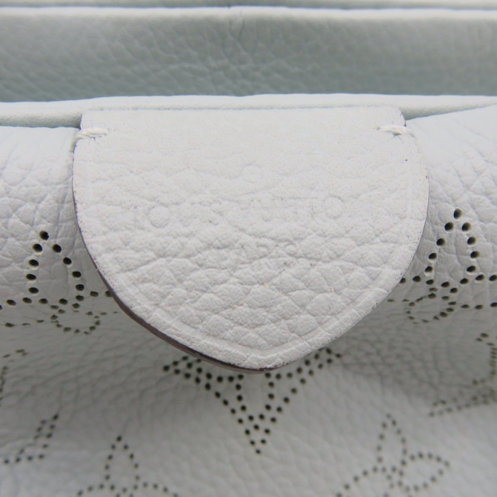 LOUIS VUITTON 【激減優惠】Mahina Scala Mini Pouch Shoulder Bag淺藍色