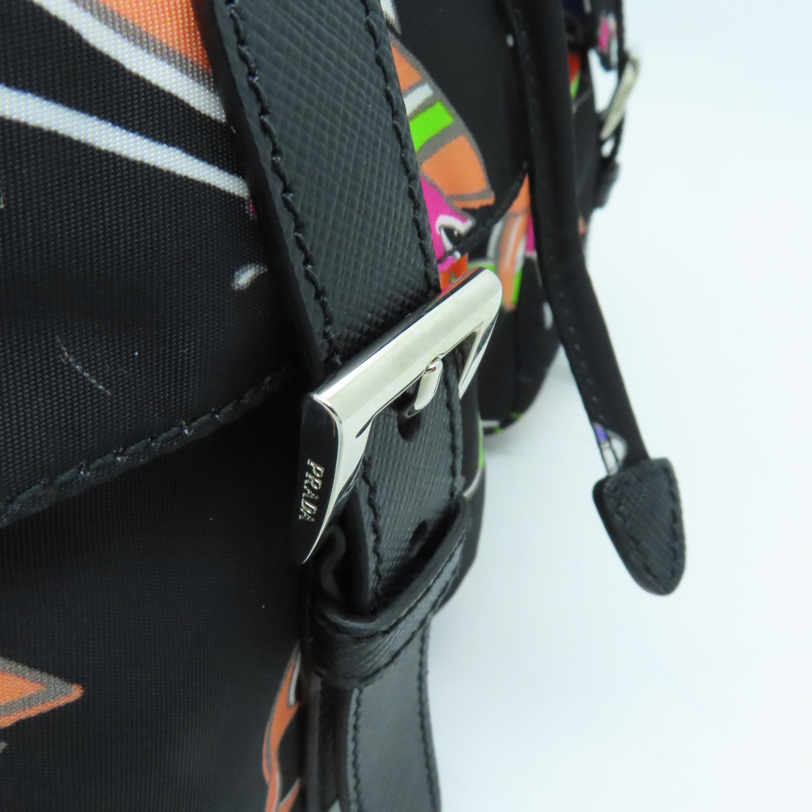 PRADA 尼龍Backpack銀扣背包黑色/多色
