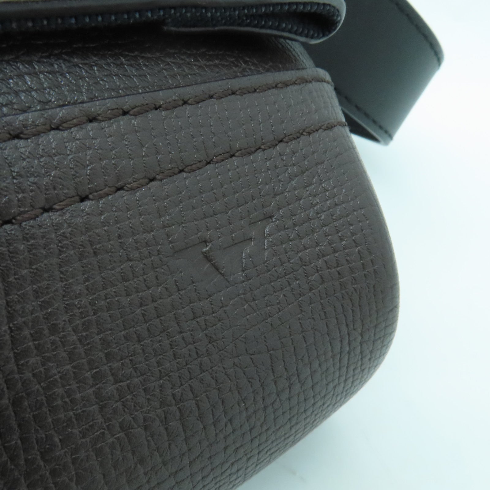 LOUIS VUITTON 牛皮皮革Canyon Messenger MM銀扣肩背袋啡色