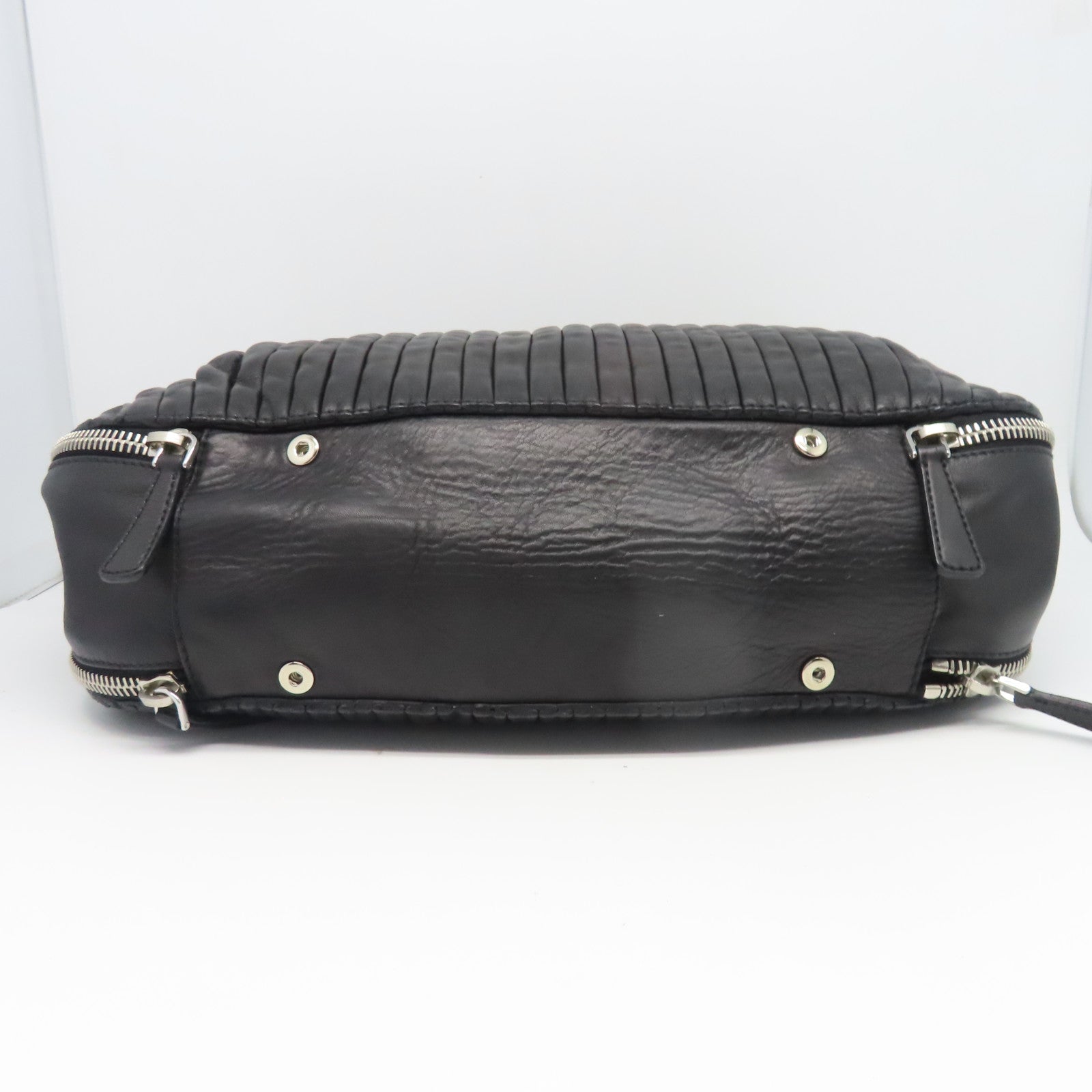Miu Miu 牛皮皮革Tote Bag銀扣手挽袋黑色