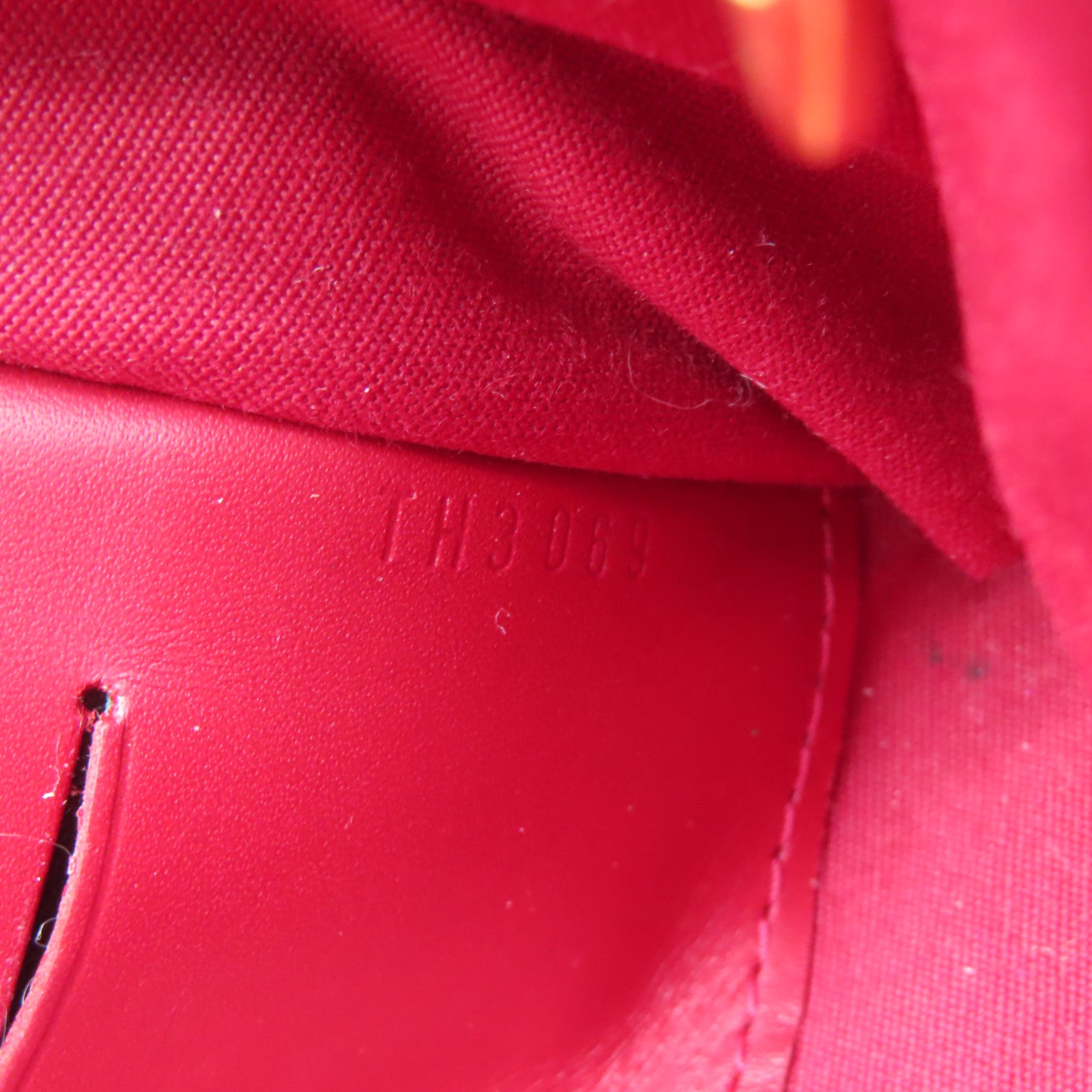 LOUIS VUITTON Monogram Vernis Sunset Boulevard Gold Buckle Shoulder Bag Red