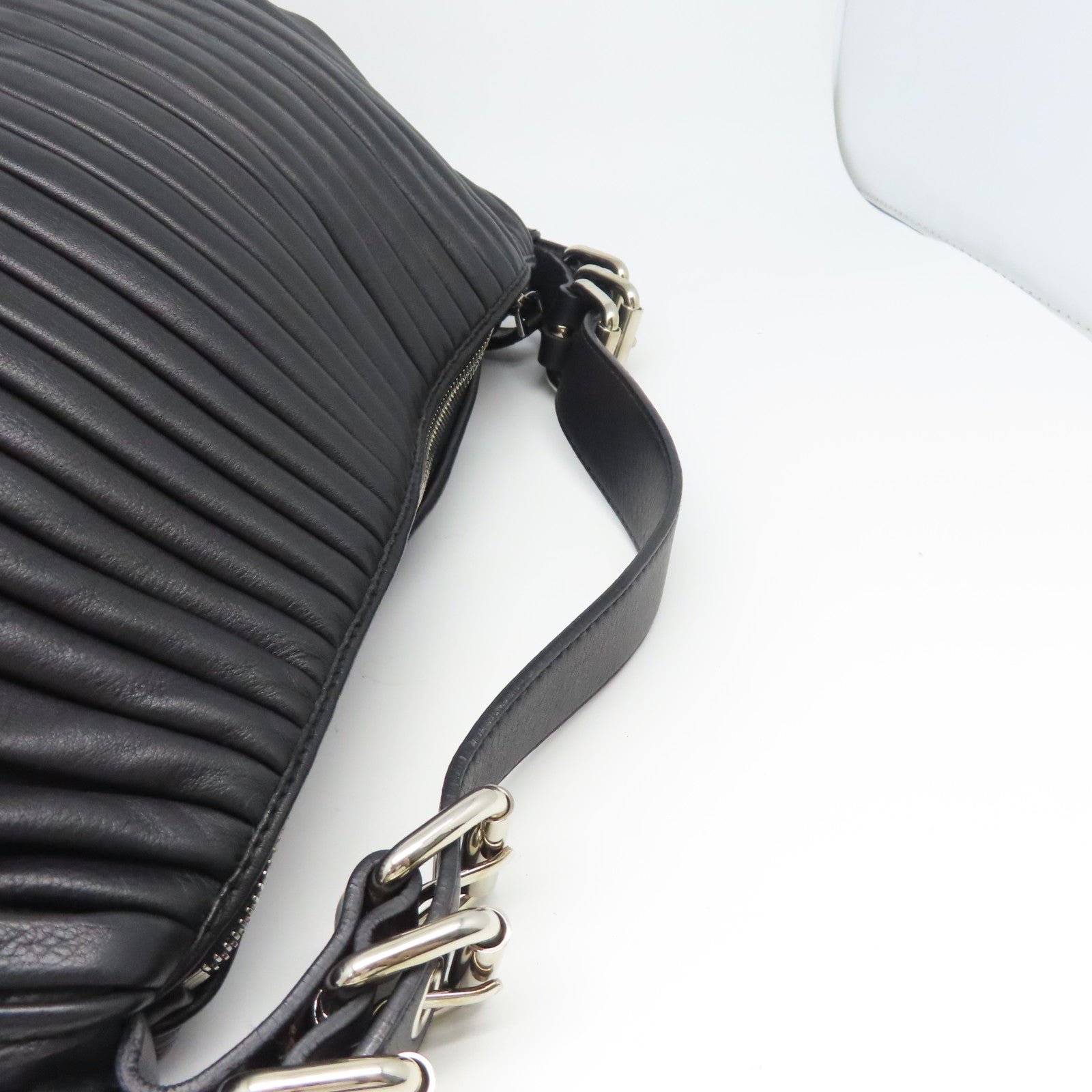 Miu Miu 牛皮皮革Tote Bag銀扣手挽袋黑色