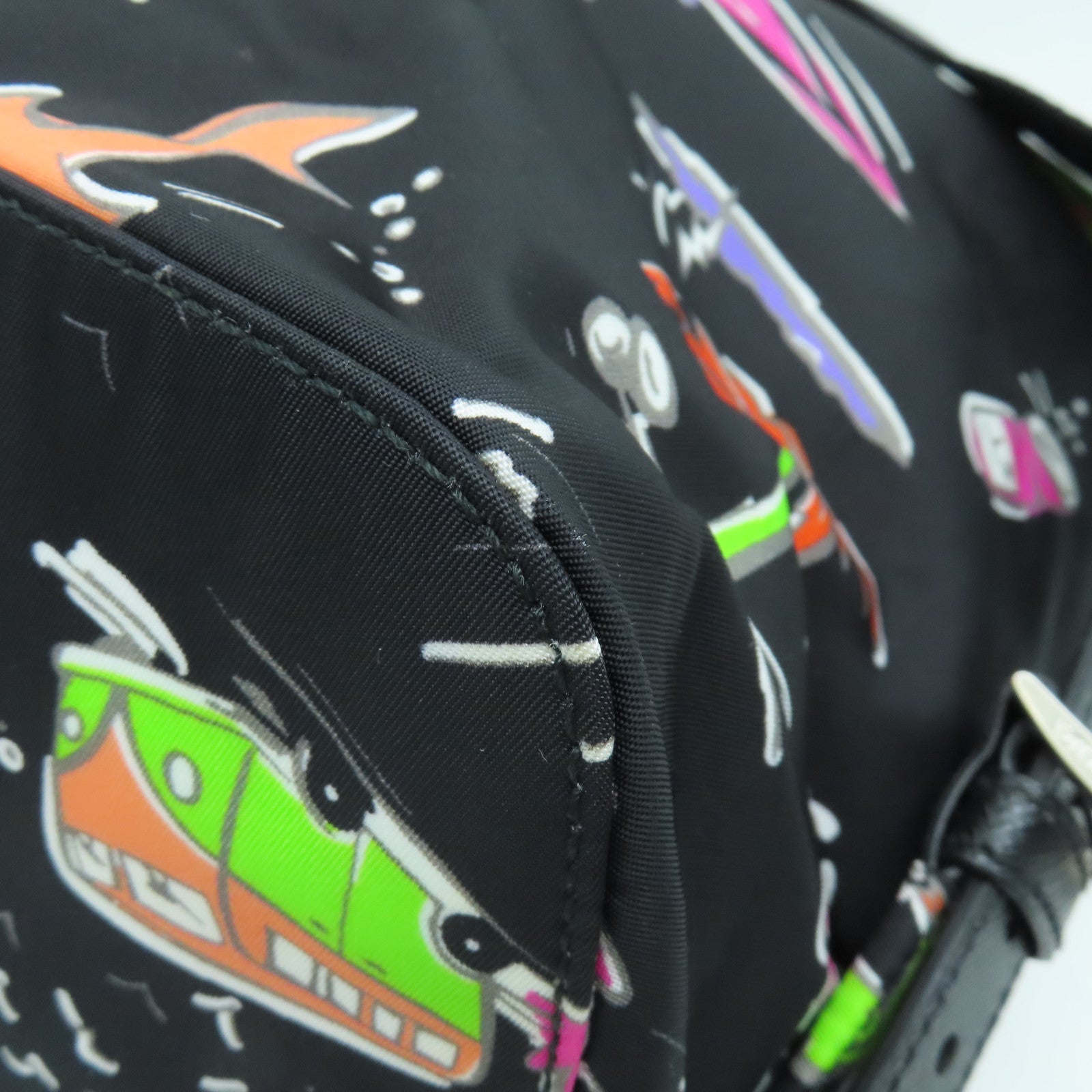 PRADA 尼龍Backpack銀扣背包黑色/多色
