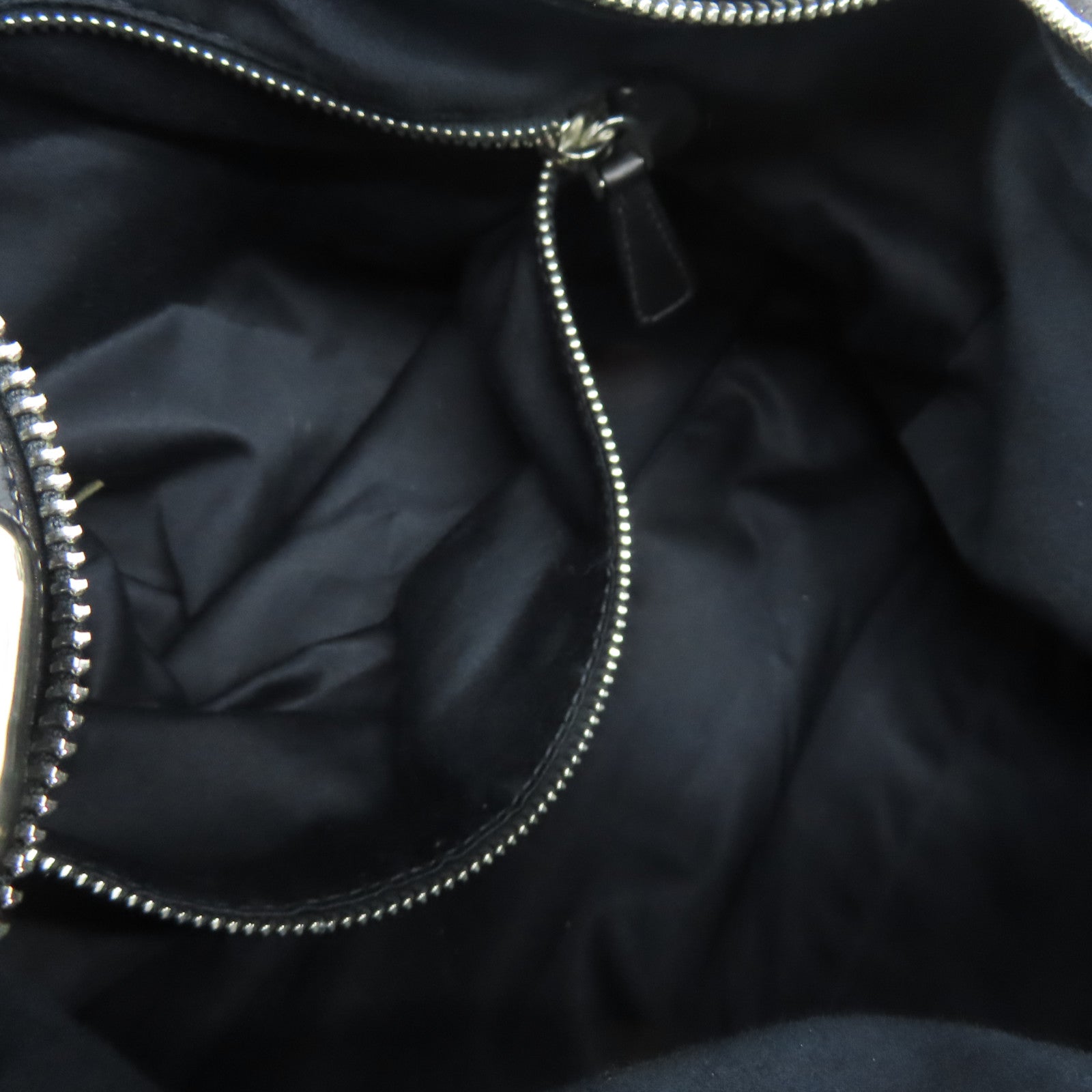 Miu Miu 牛皮皮革Tote Bag銀扣手挽袋黑色
