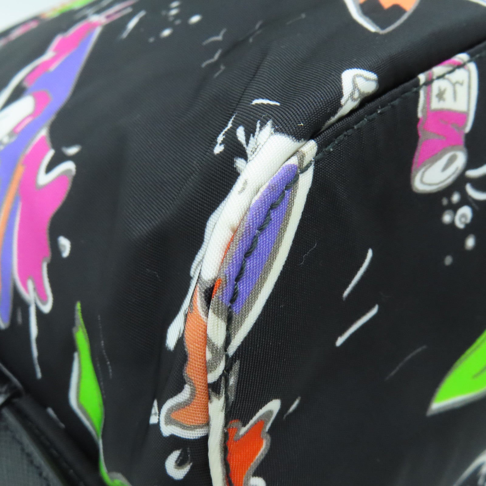 PRADA 尼龍Backpack銀扣背包黑色/多色