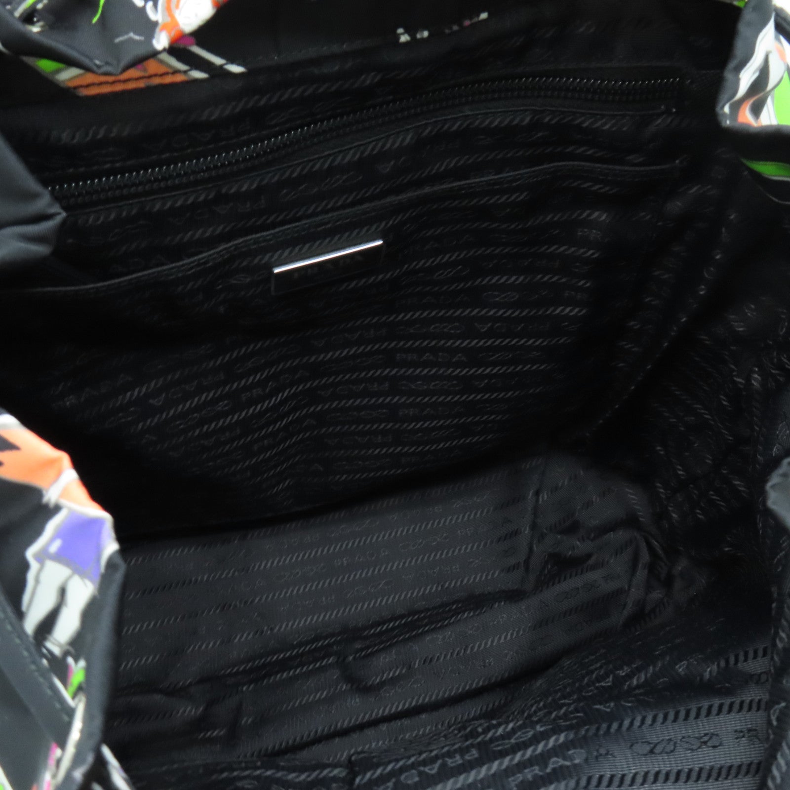 PRADA 尼龍Backpack銀扣背包黑色/多色