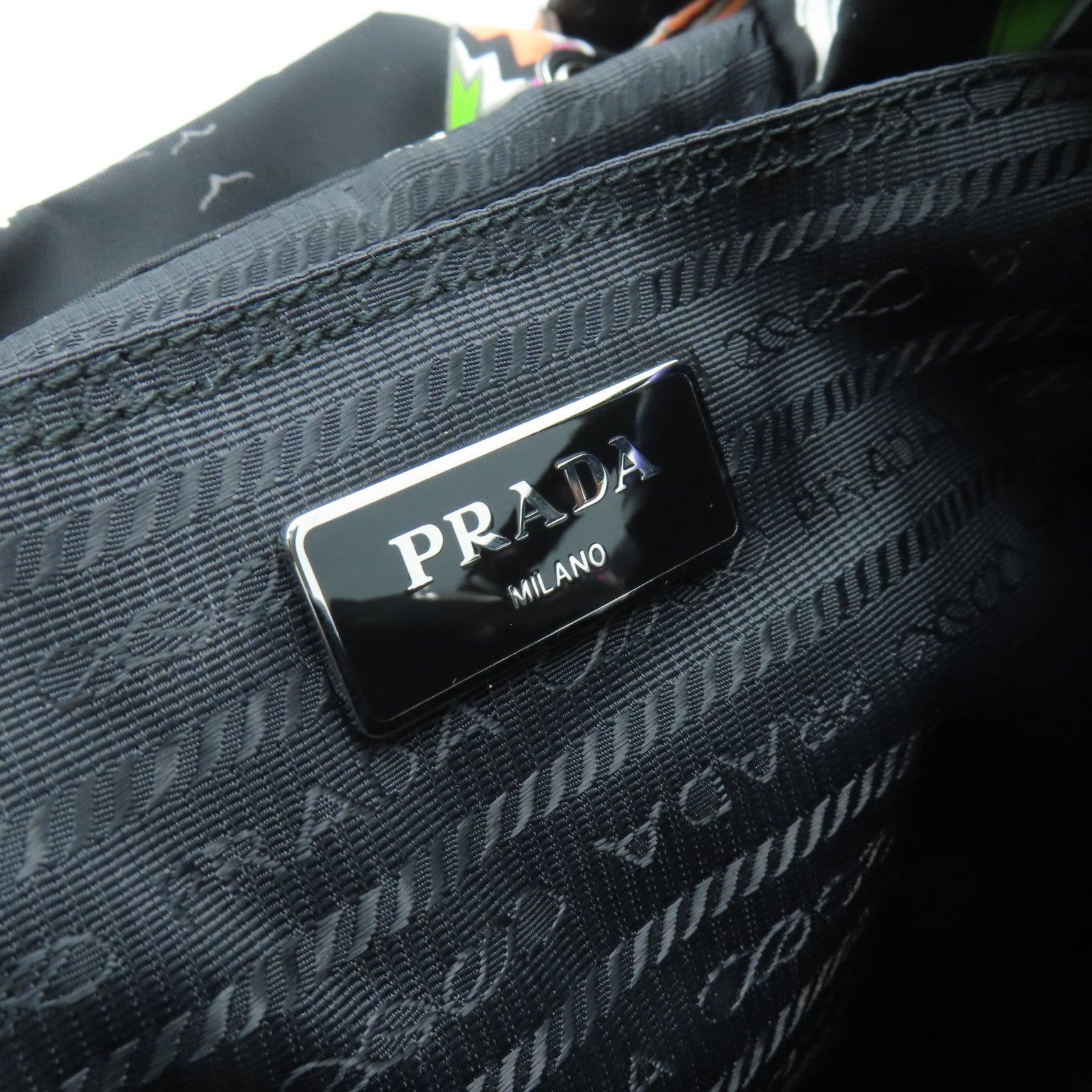 PRADA 尼龍Backpack銀扣背包黑色/多色