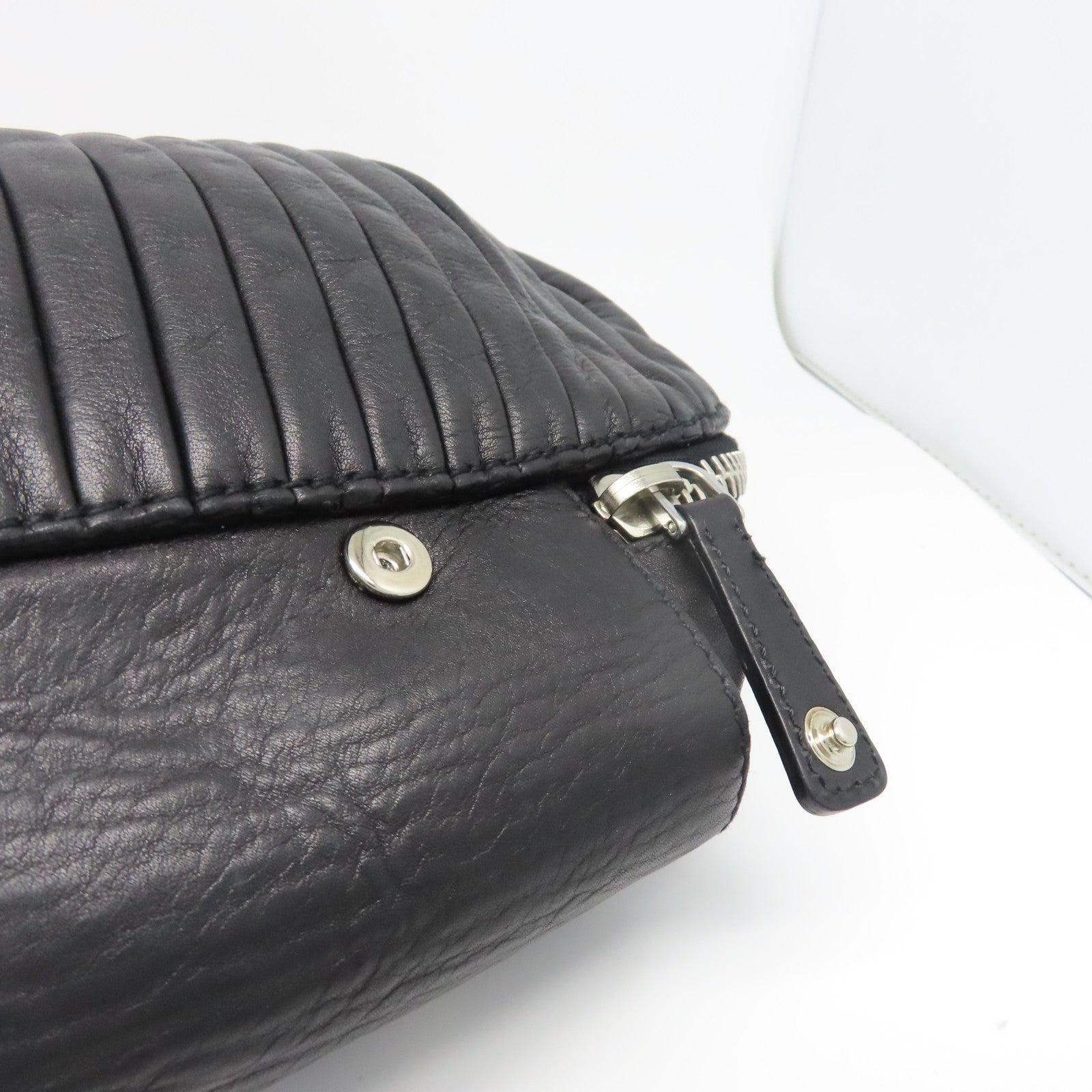 Miu Miu 牛皮皮革Tote Bag銀扣手挽袋黑色