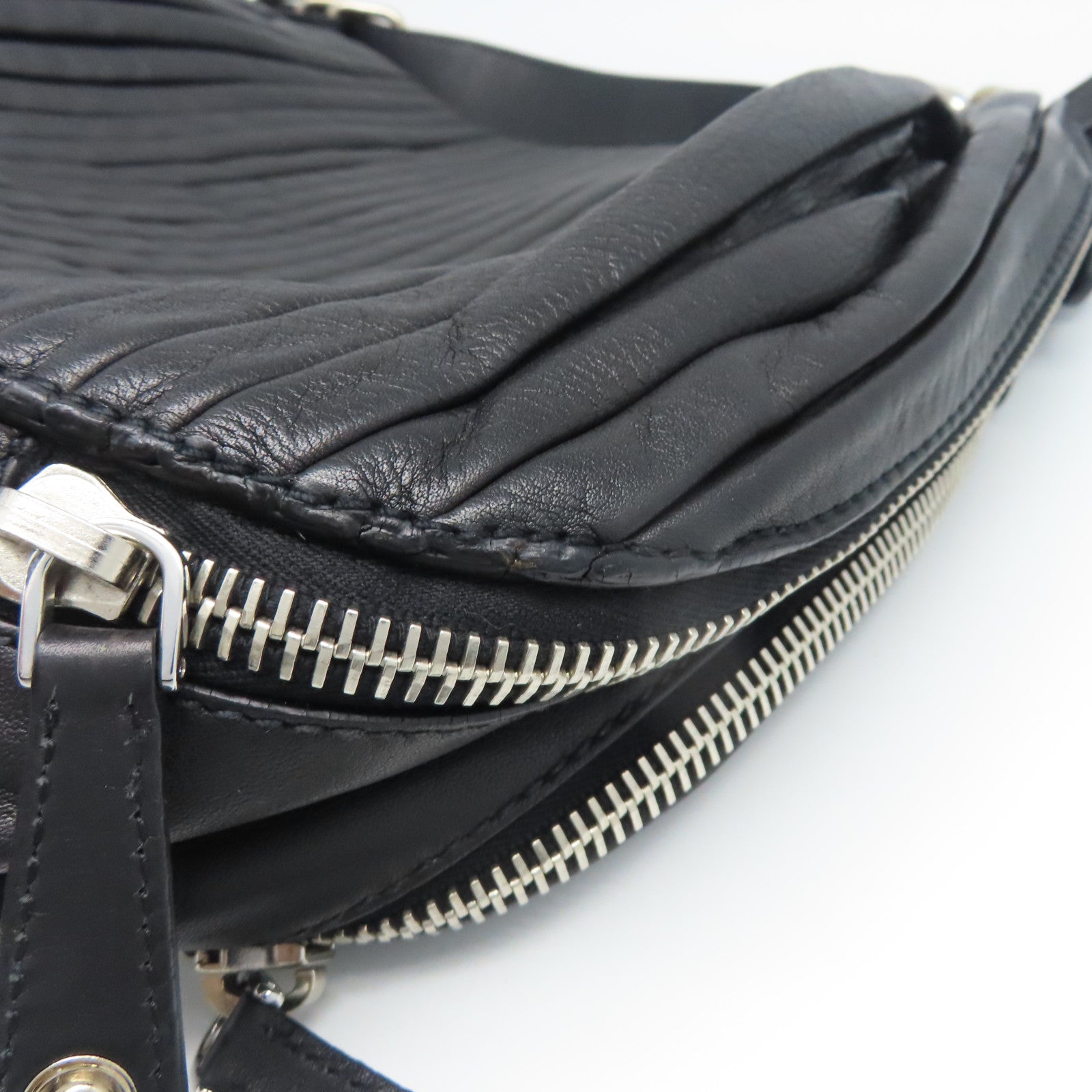 Miu Miu 牛皮皮革Tote Bag銀扣手挽袋黑色