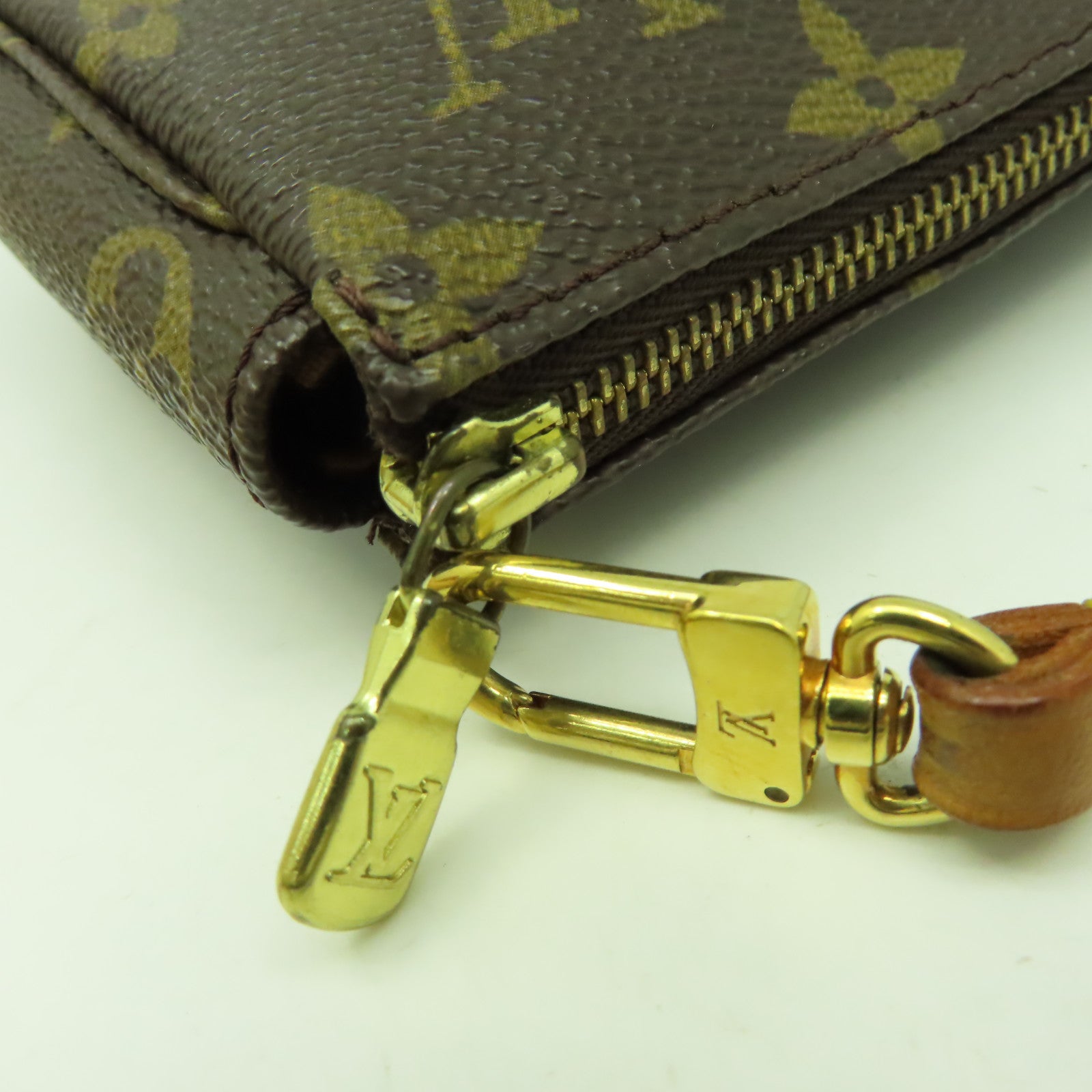 LOUIS VUITTON Monogram Accessories Pouch金扣手挽袋啡色